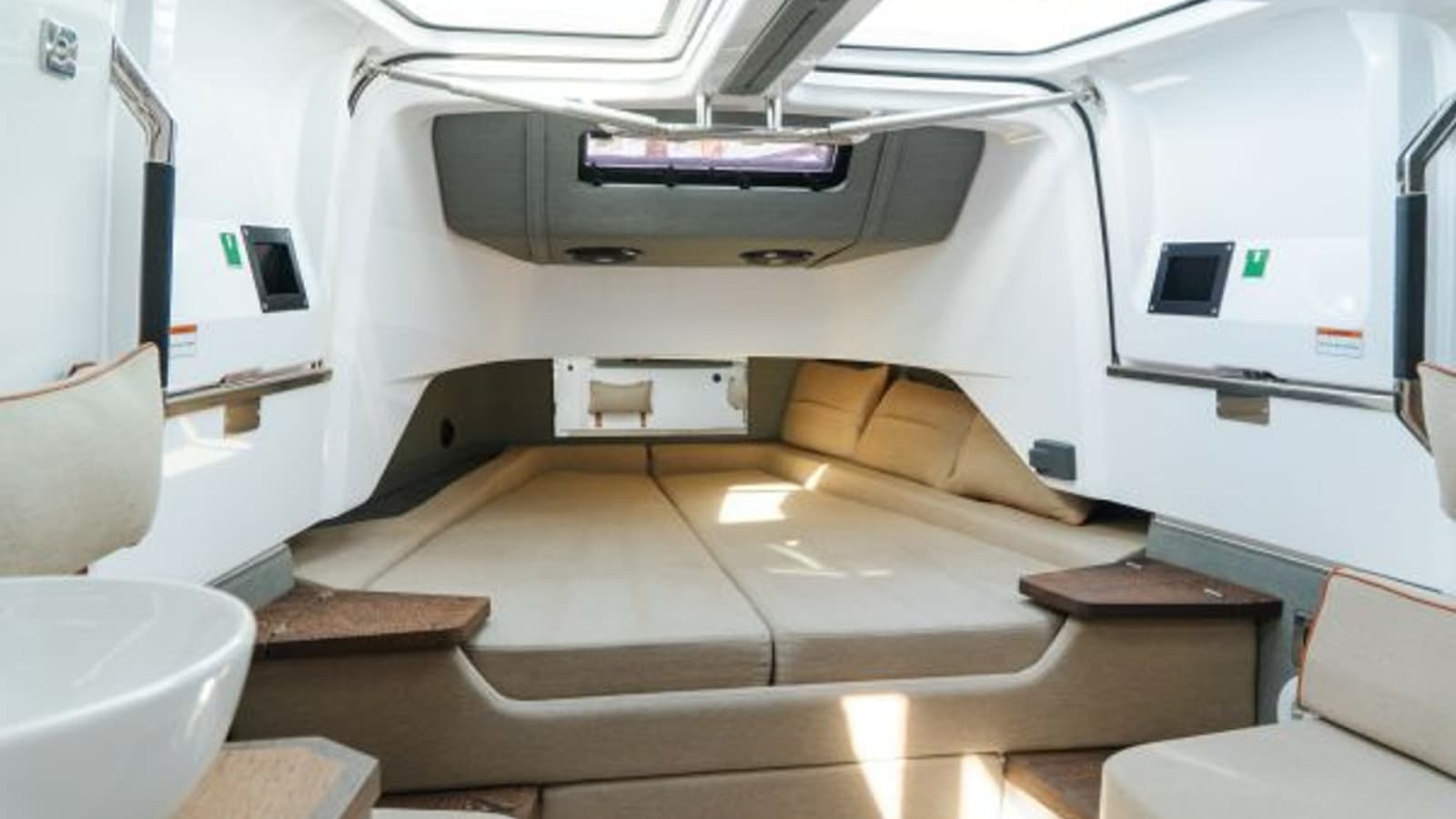 2022 Axopar 37 Brabus - Photo 7