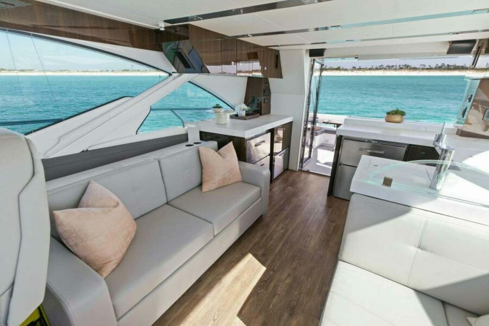 2023 Cruisers Yachts 60 Cantius Fly - Photo 7