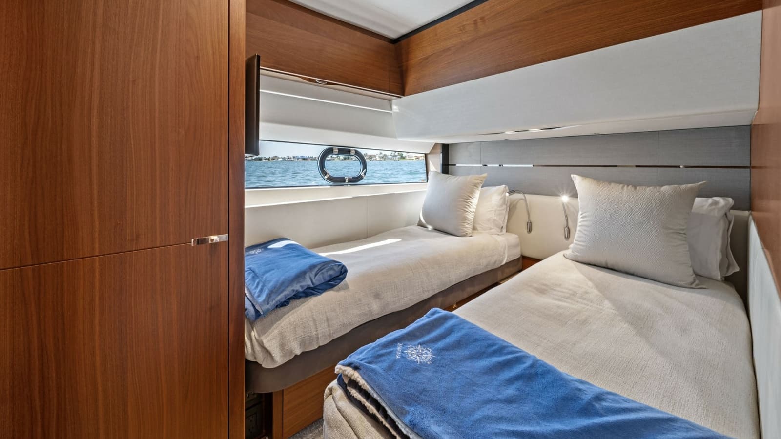 2019 Princess V65 - Photo 15