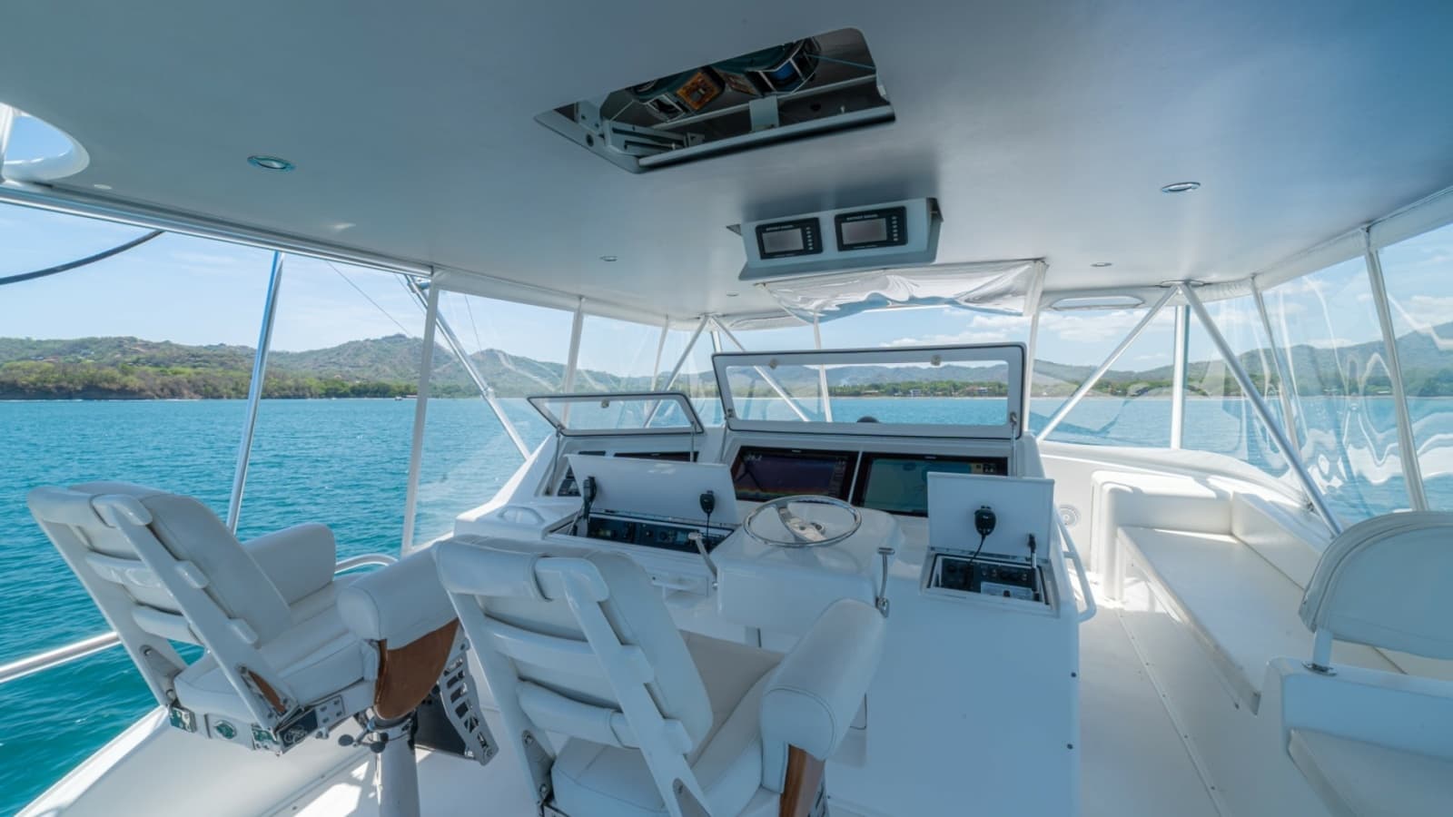 2005 Viking 61 Convertible - Photo 2