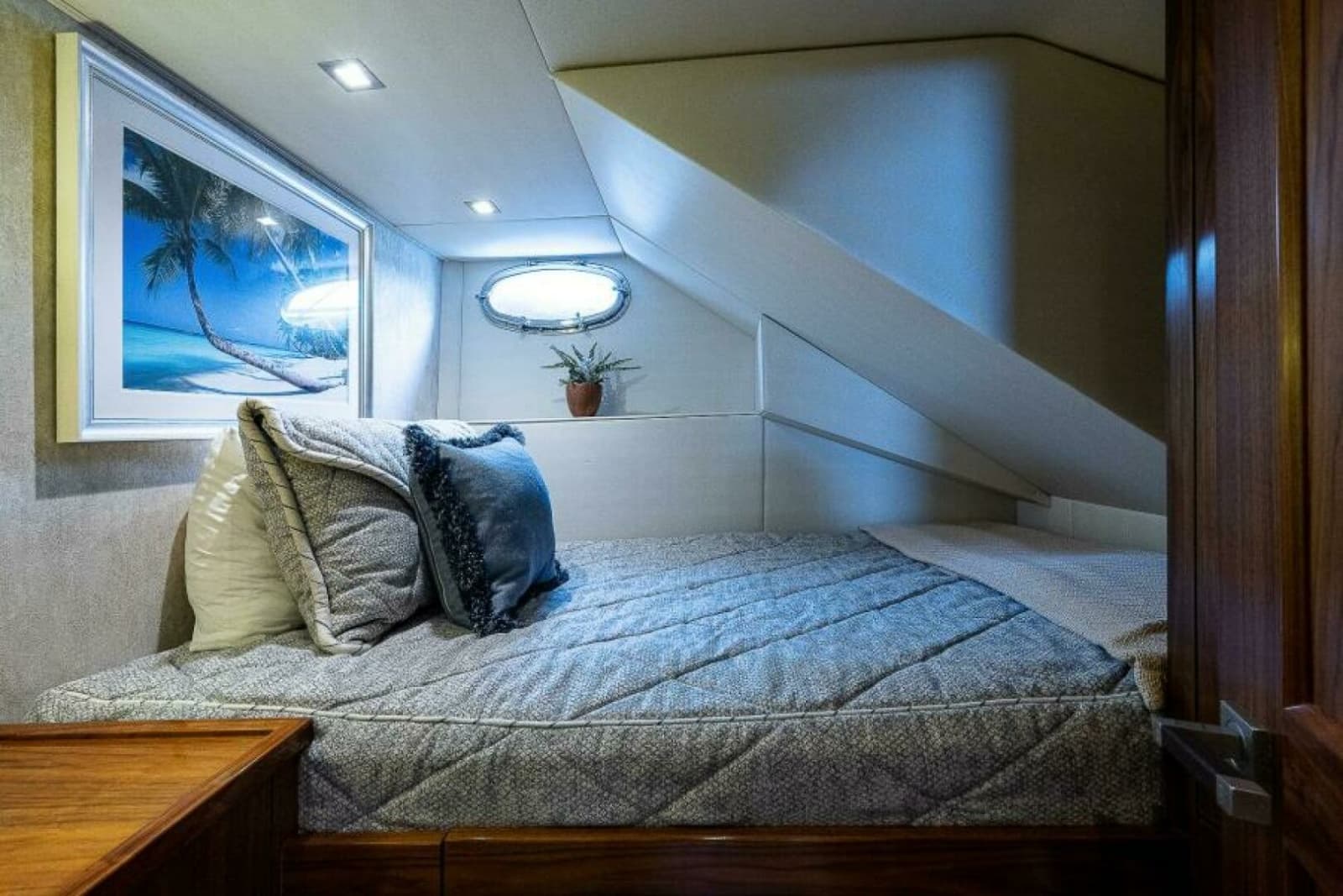 2017 Viking 75 Motoryacht - Photo 39