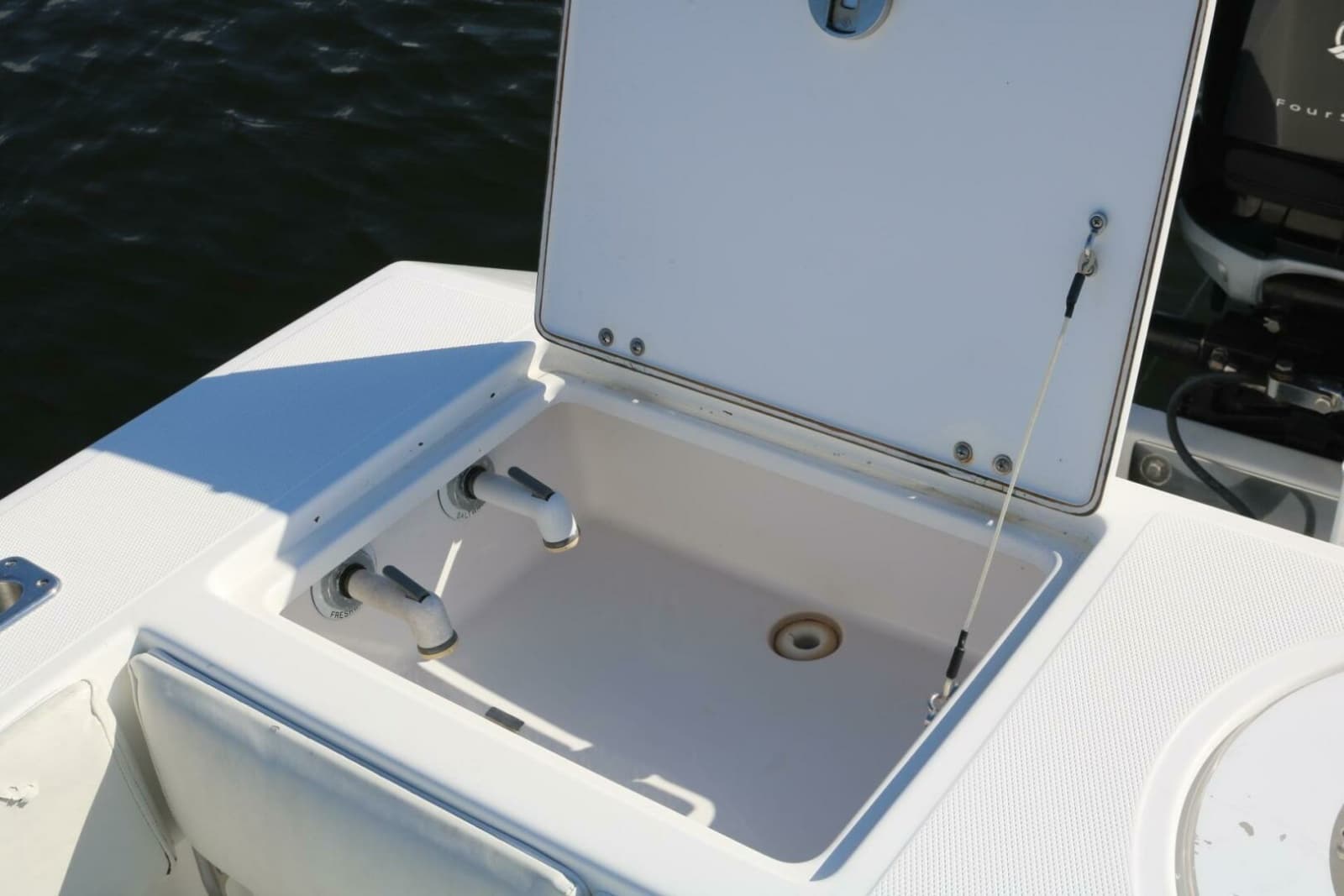 2008 Venture 39 Center Console - Photo 7