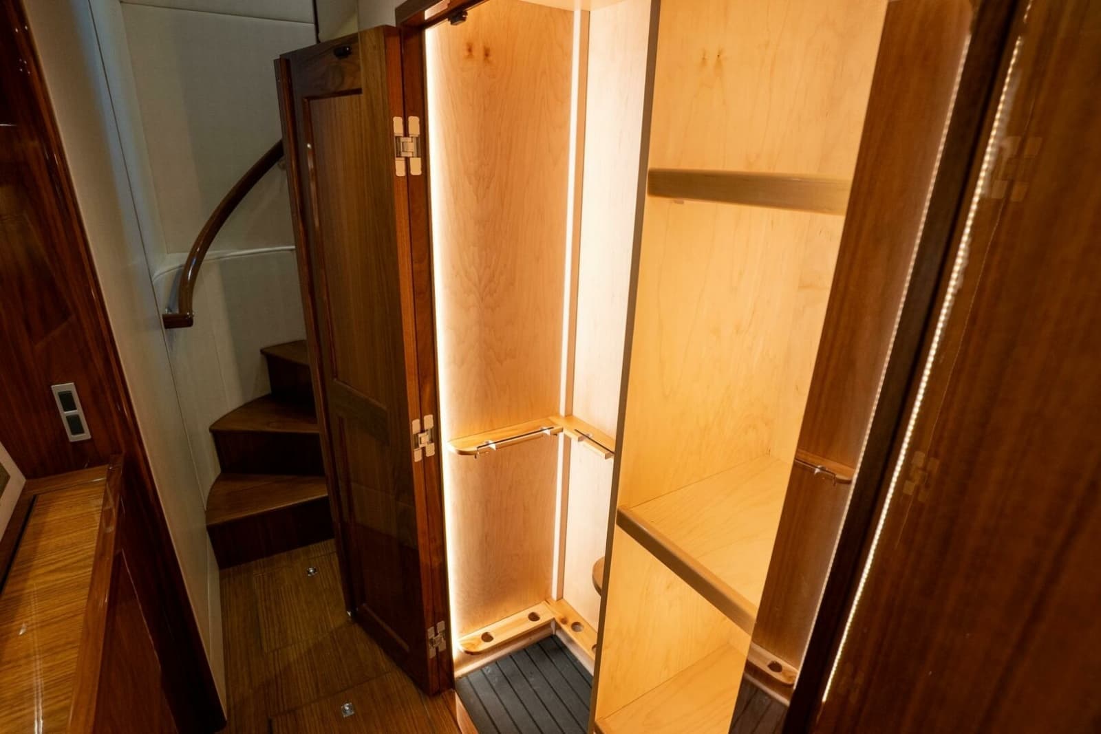 2021 Viking 72 Enclosed Bridge - Photo 19