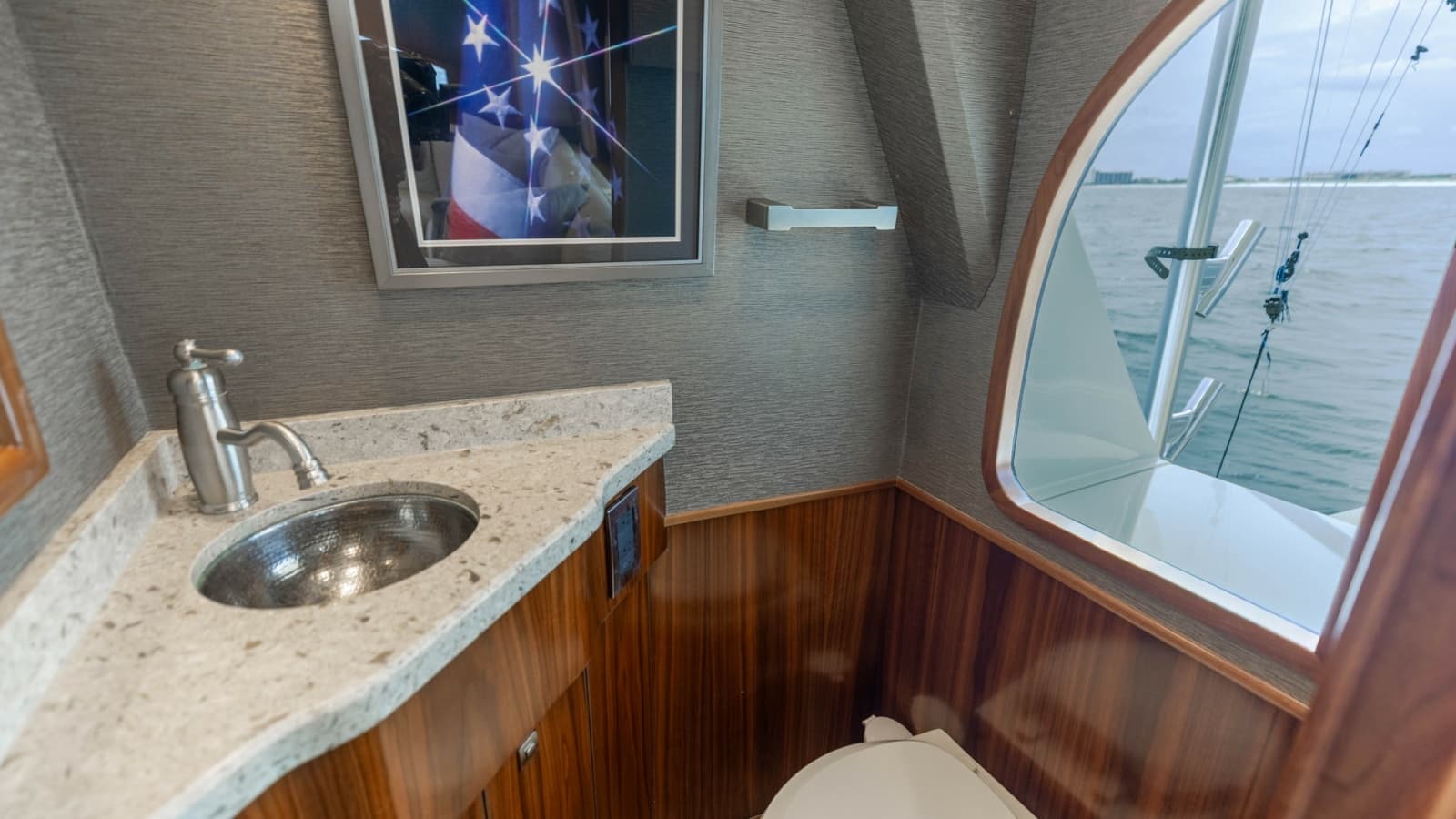 2018 Viking 72 Convertible - Photo 13