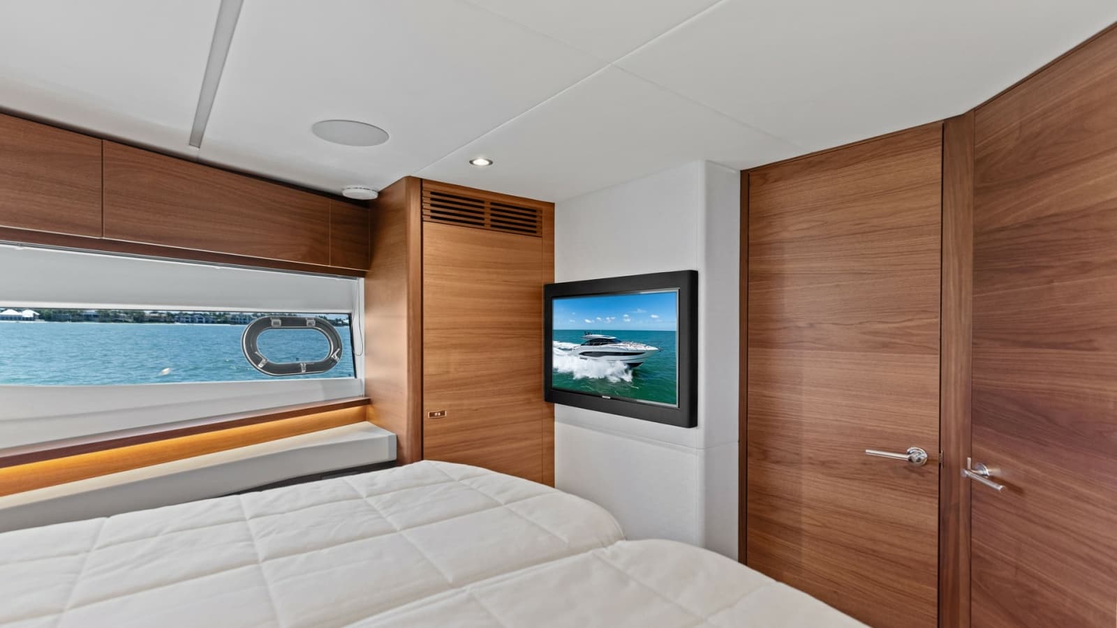 2026 Princess V55 - Photo 33