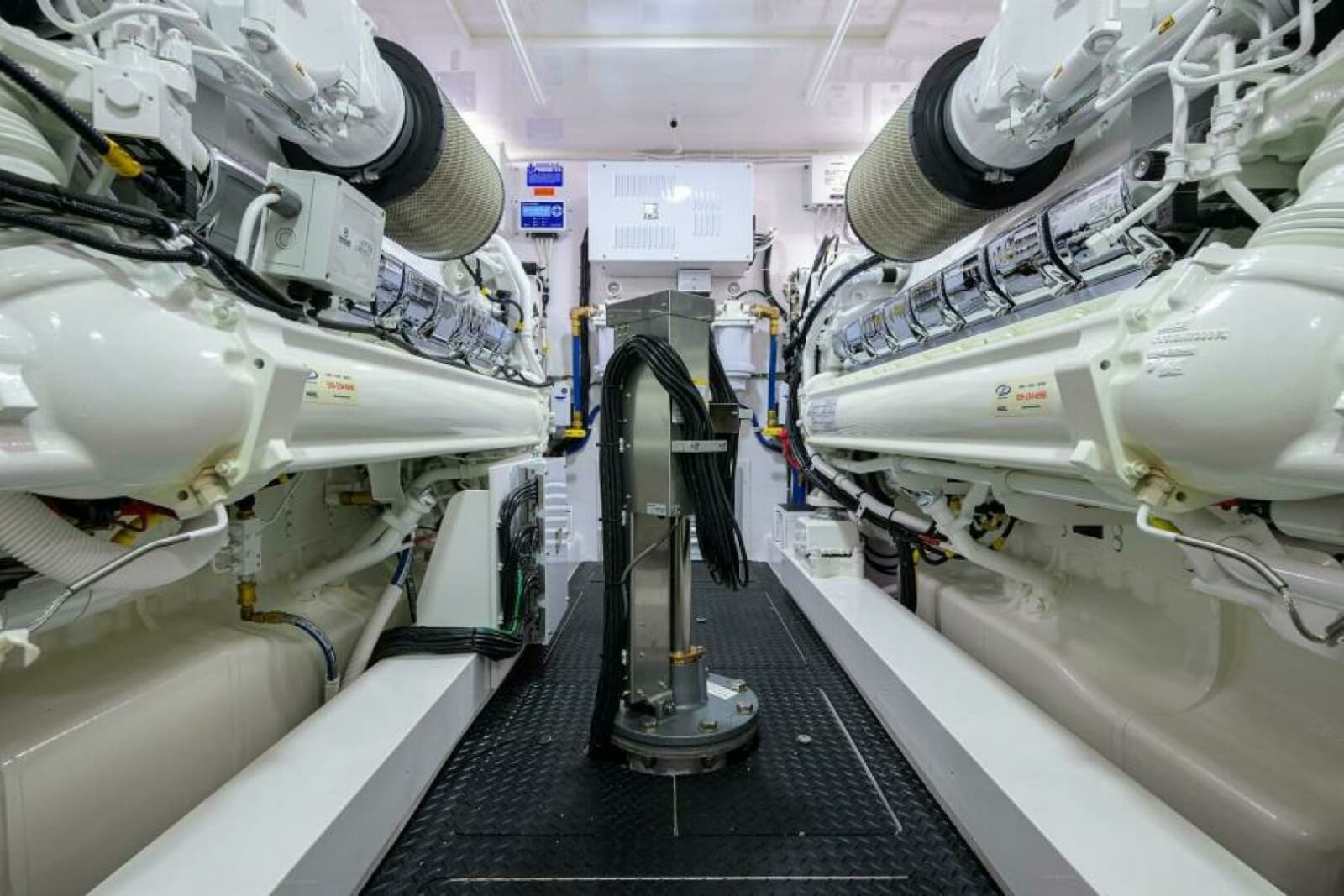 2024 Viking 80 Convertible - Photo 38