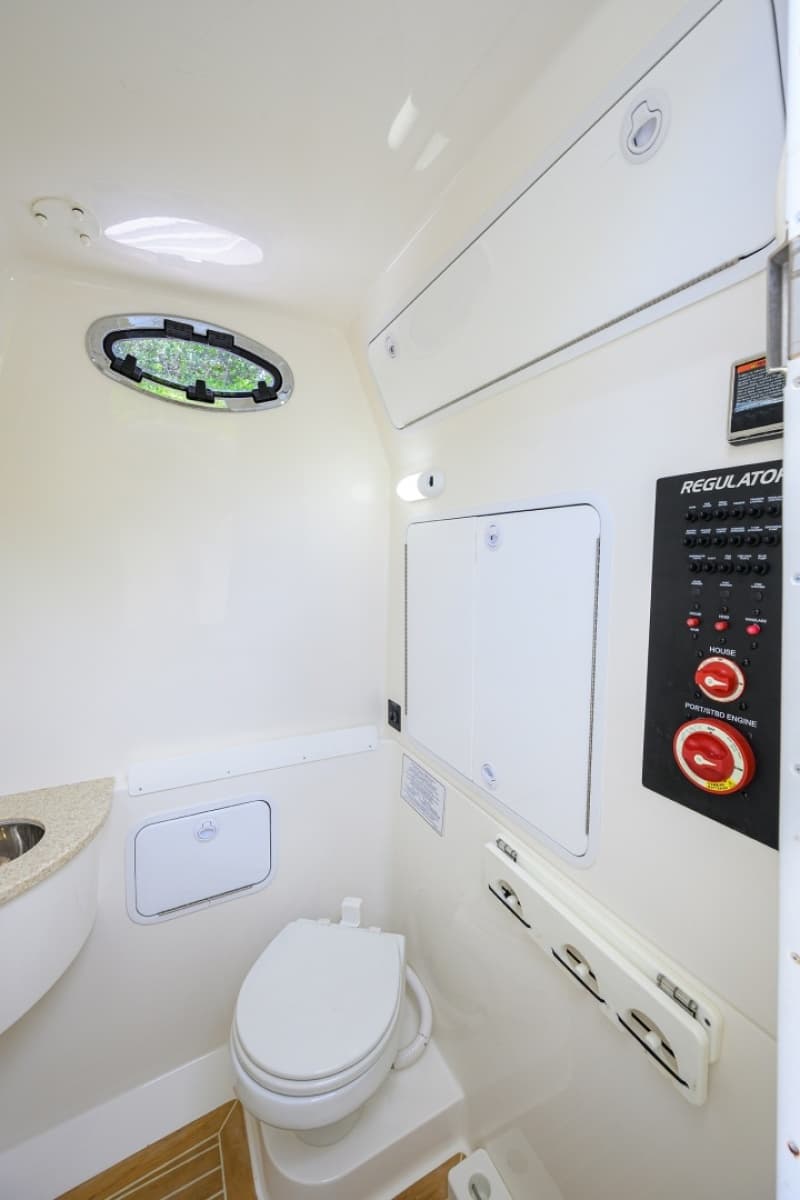 2019 Regulator 31 Center Console - Photo 33