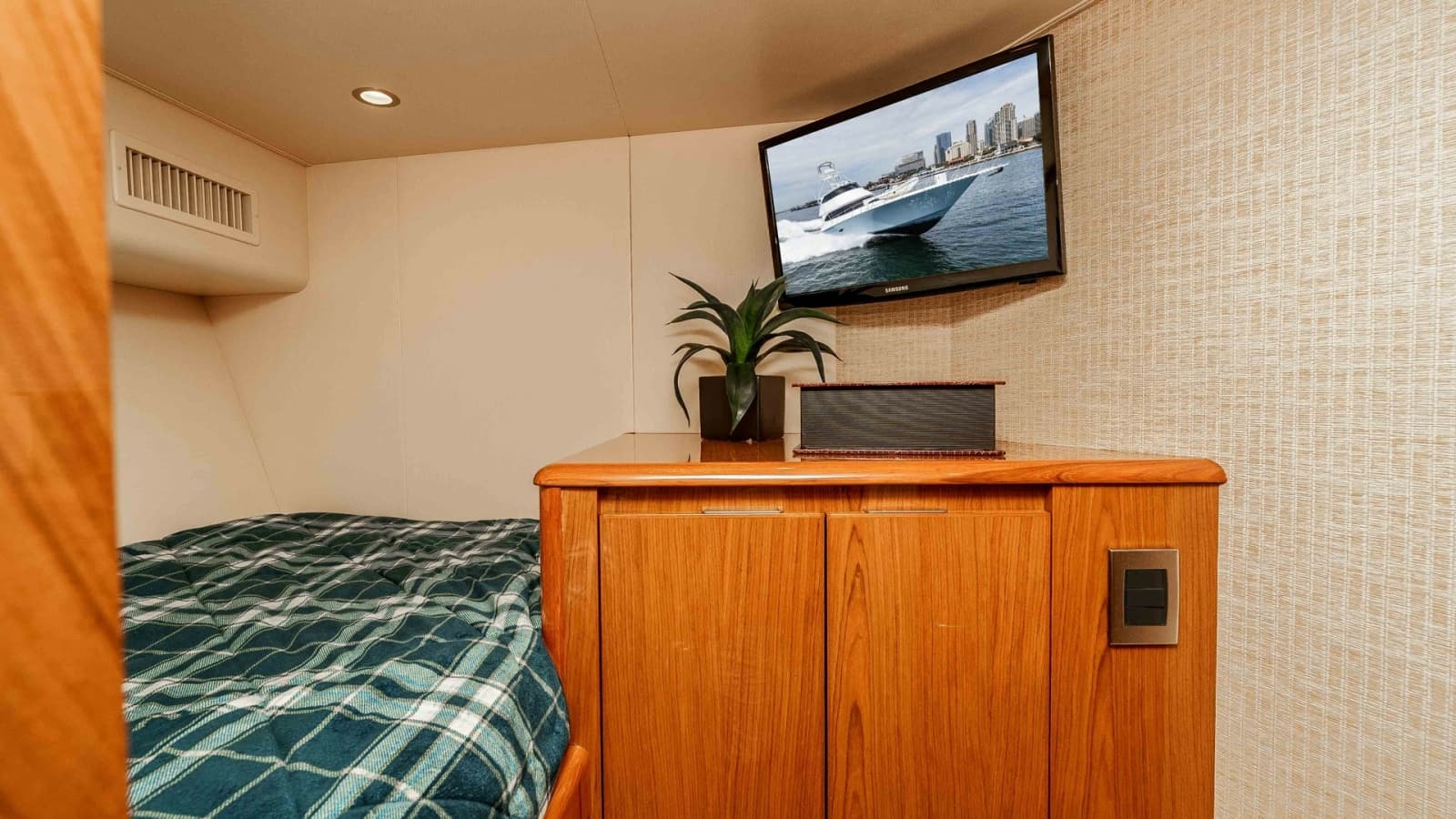 2014 Viking 76 Enclosed Bridge Sportfisher - Photo 41