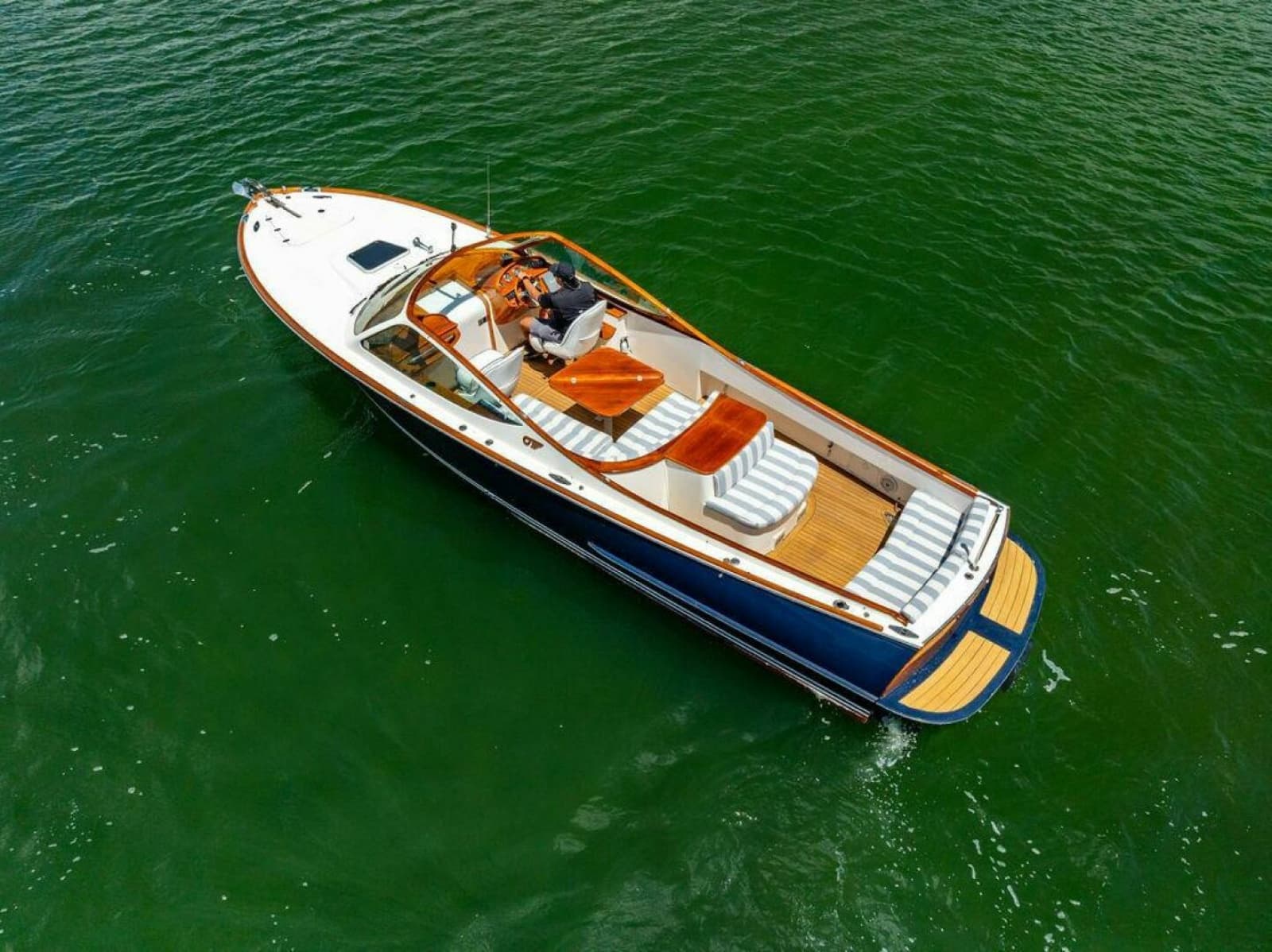 2004 Hinckley Talaria 29 R - Photo 2