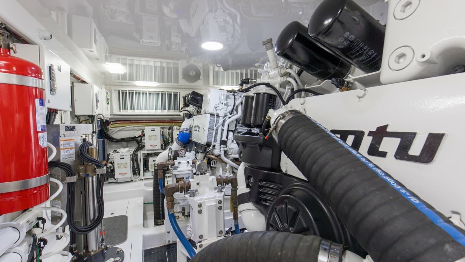 2020 Viking 68 Convertible - Photo 66