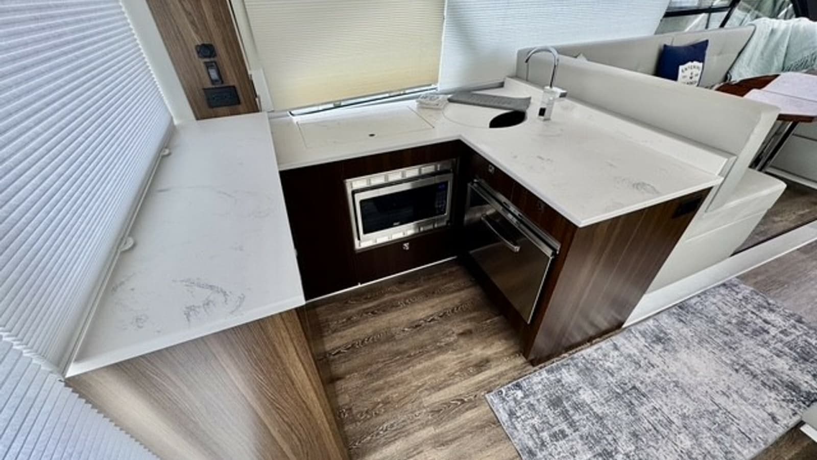 2023 Cruisers Yachts 50 Cantius - Photo 10