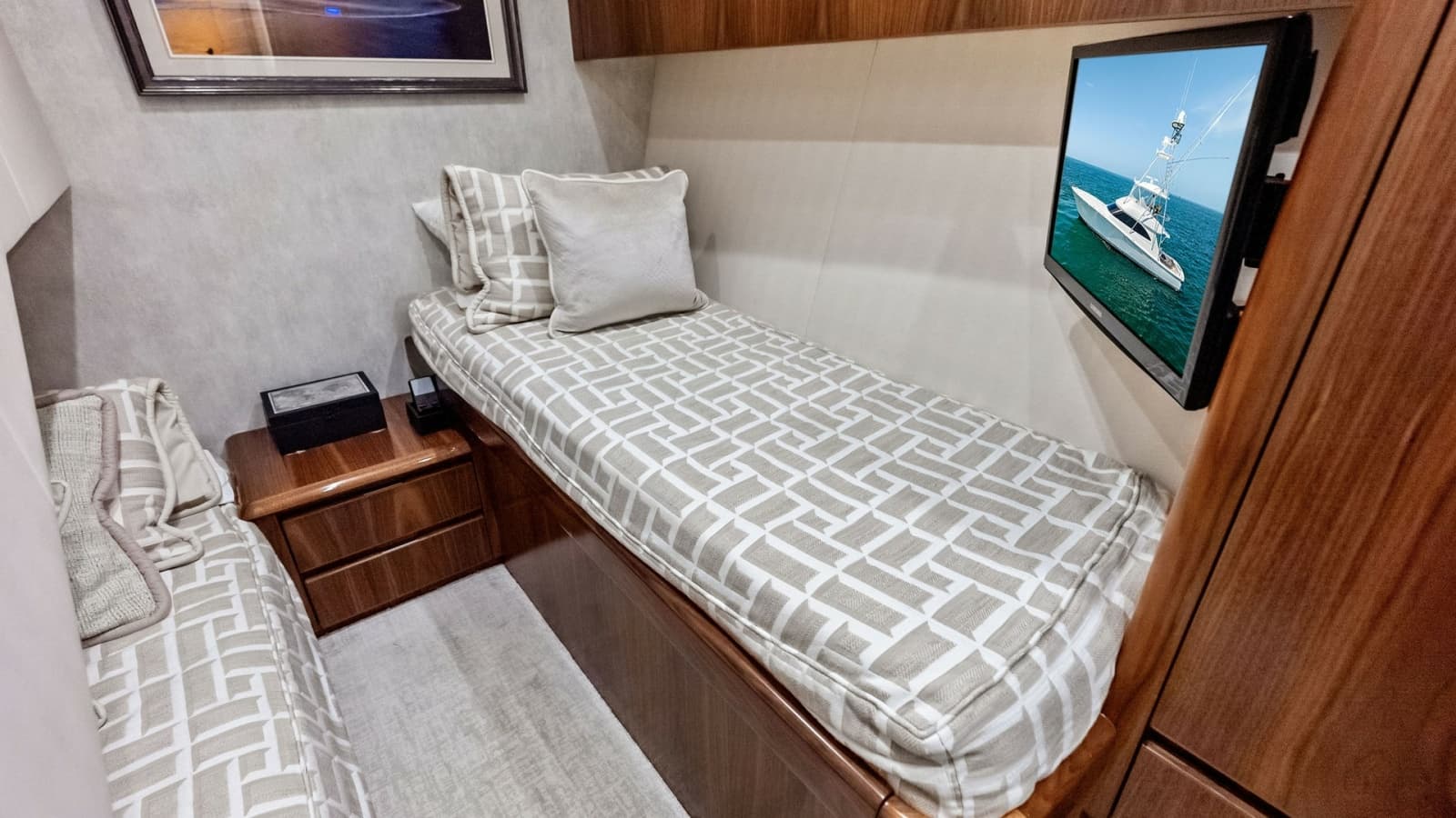 2018 Viking 62 Convertible - Photo 33