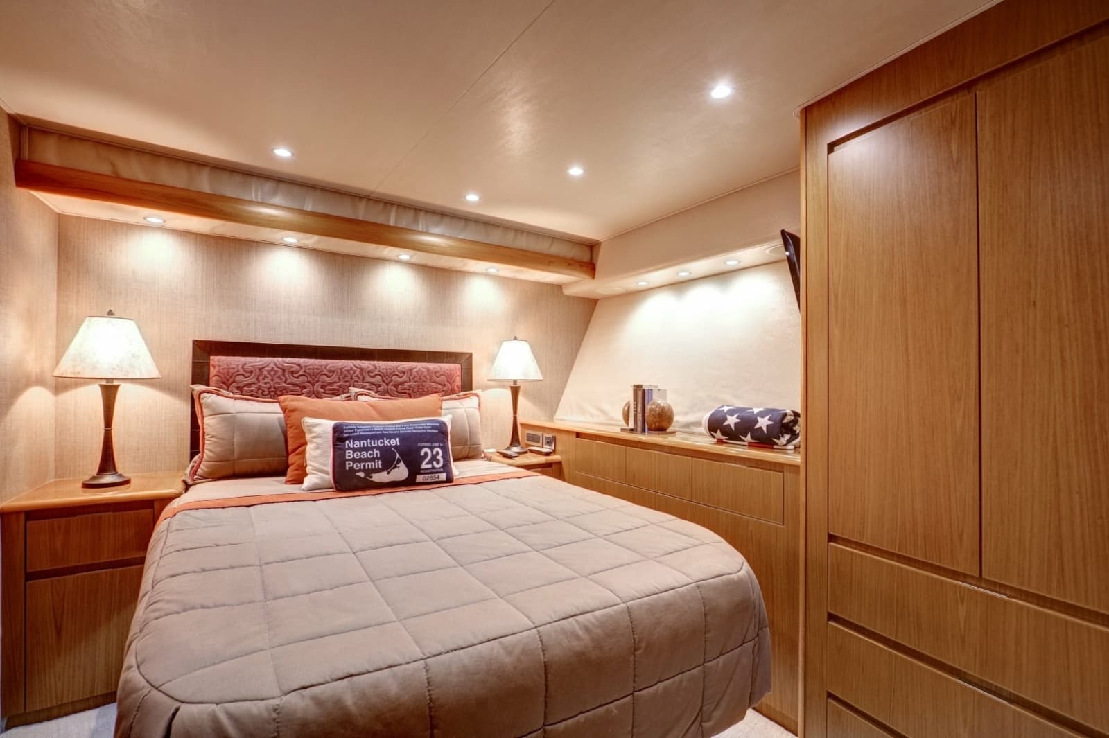 2010 Viking 82 Convertible - Photo 22