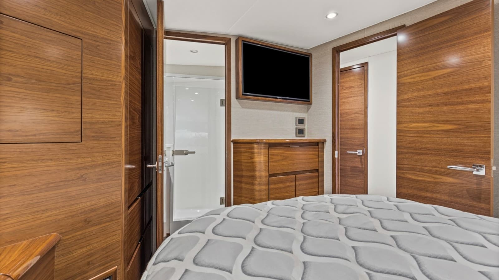 2024 Viking 54 Convertible - Photo 18