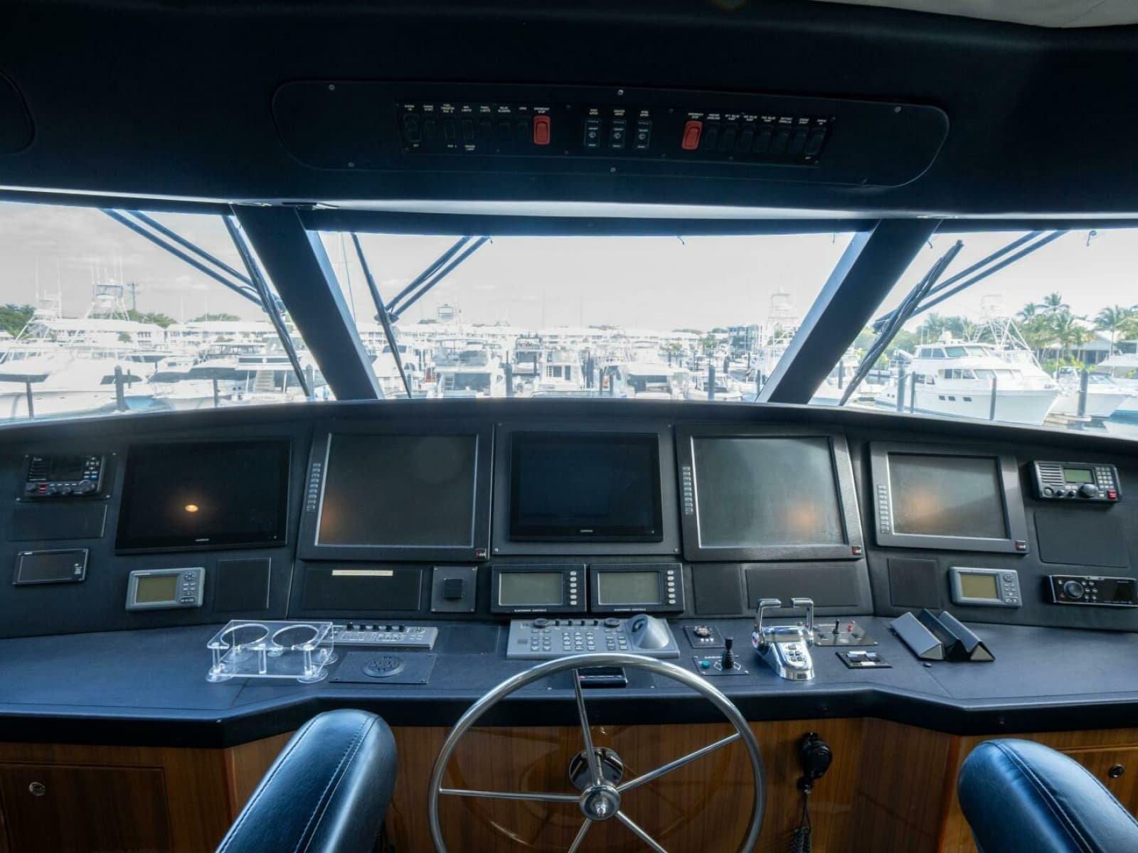 2005 Viking 74 Enclosed Bridge - Photo 18