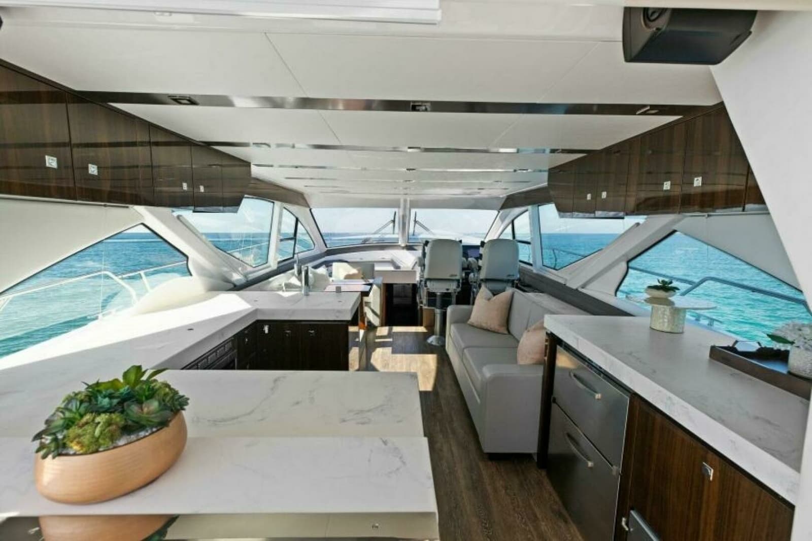 2023 Cruisers Yachts 60 Cantius Fly - Photo 13