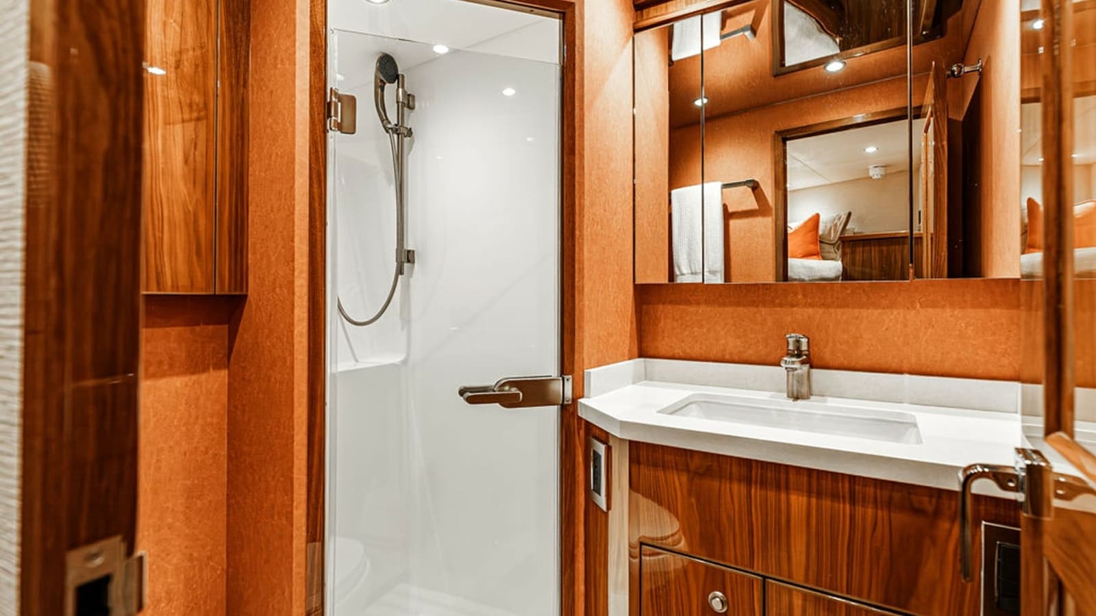 2019 Viking 80 Skybridge - Photo 37
