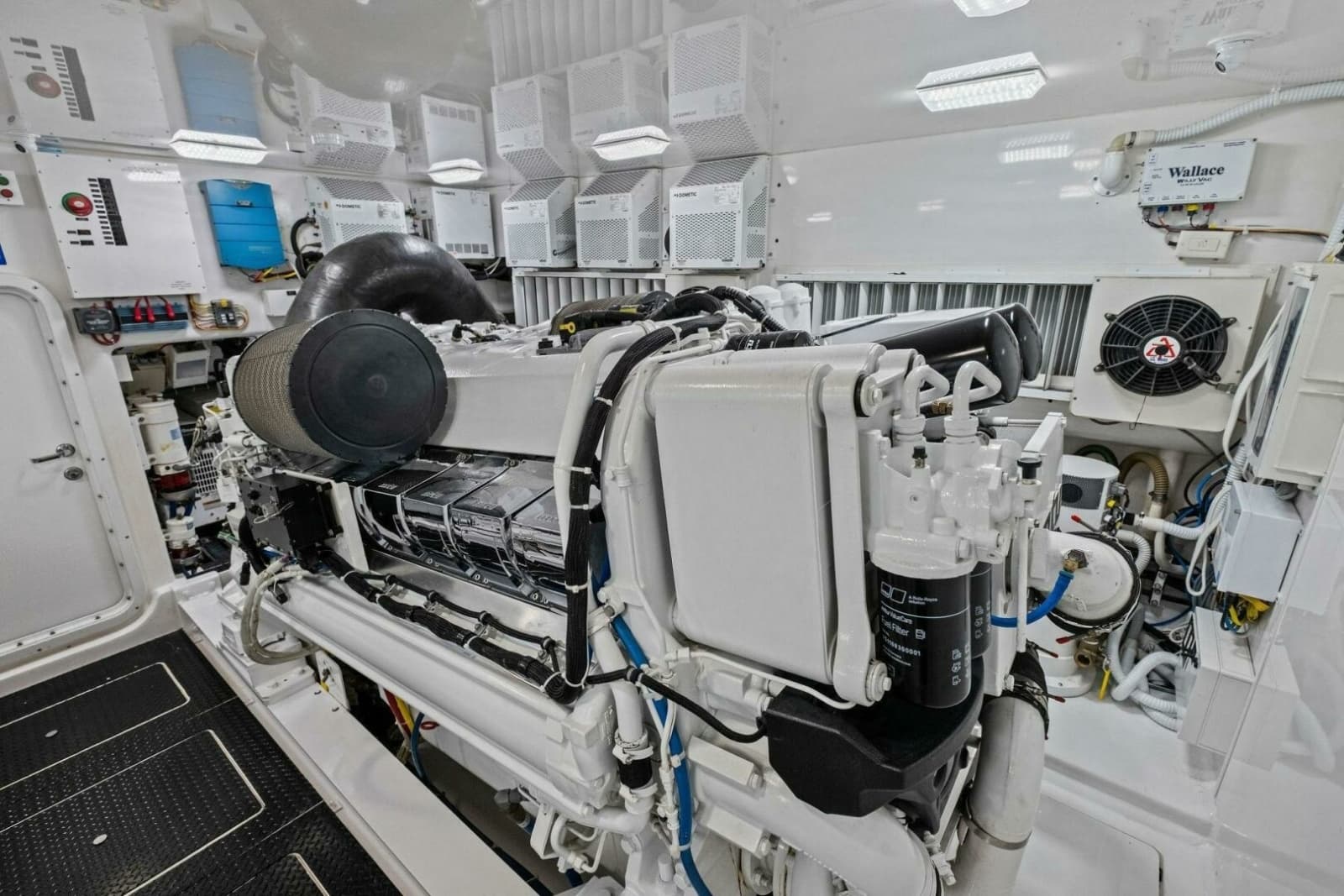 2012 Viking 82 Convertible - Photo 201