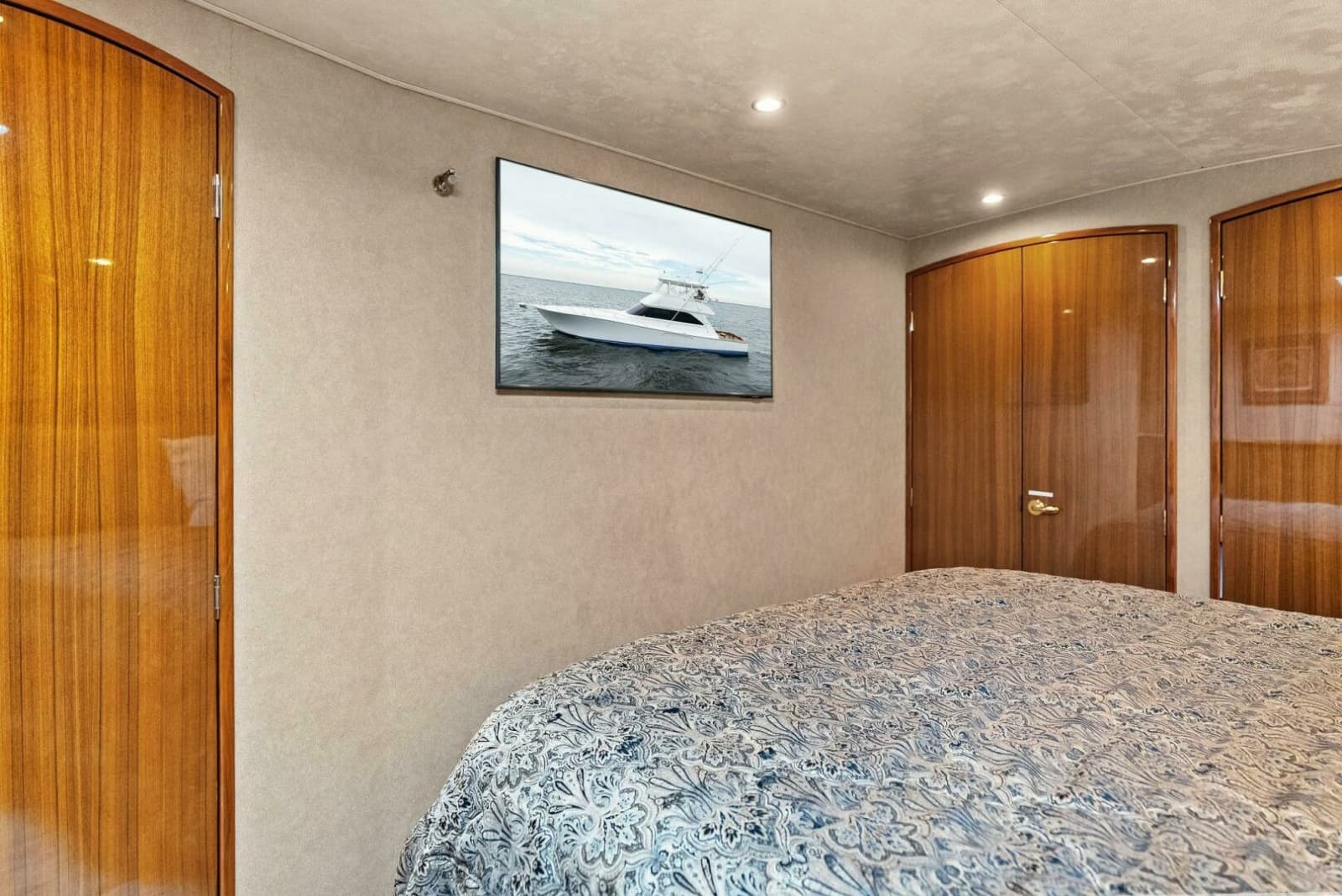 2006 Viking 61 Convertible - Photo 19