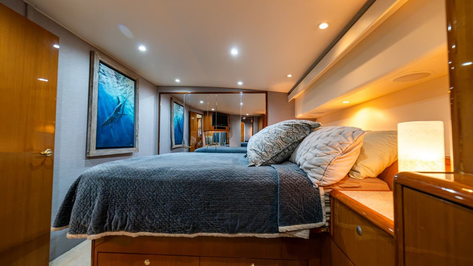 2001 Viking 61 Convertible - Photo 27