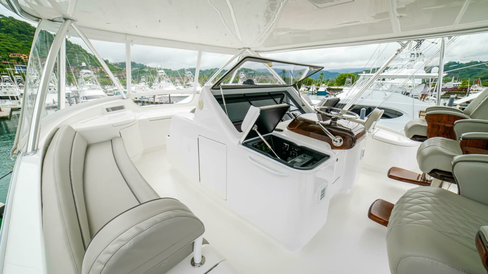 2023 Viking 72 Convertible - Photo 25