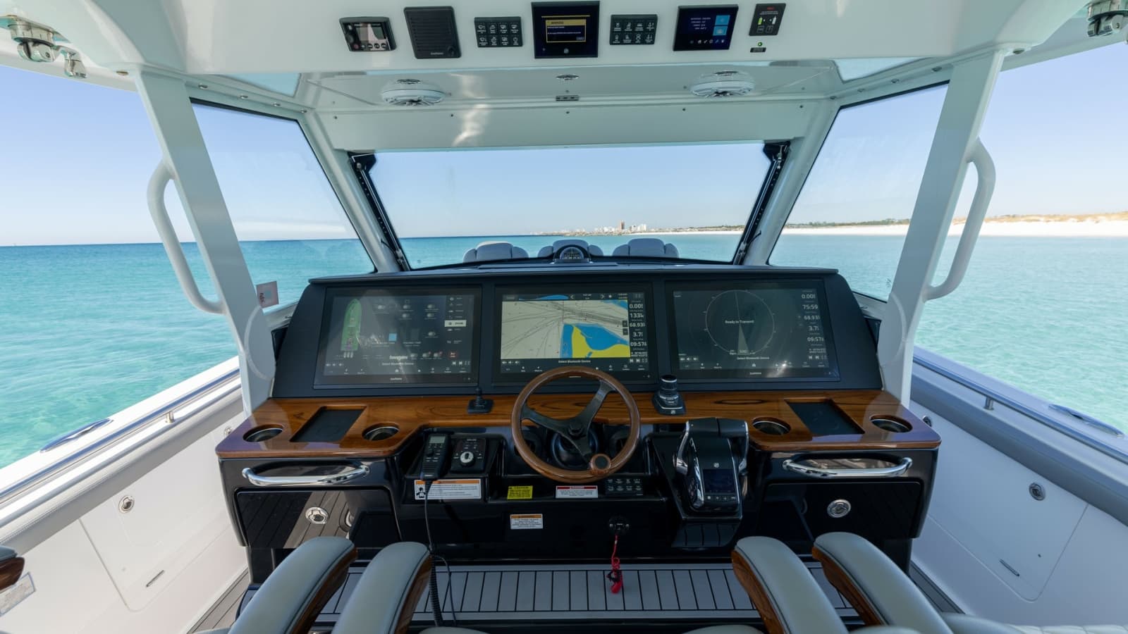 2024 Everglades 455 Center Console - Photo 3
