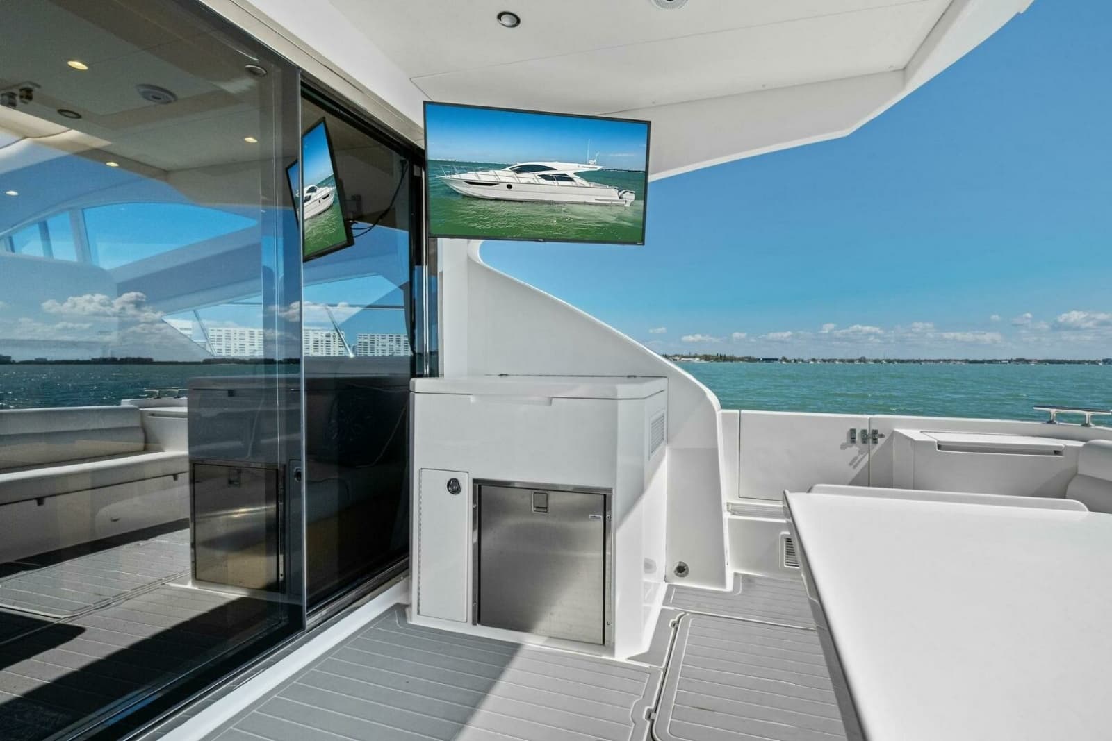 2018 Mares 47 Outboard Express Catamaran - Photo 52