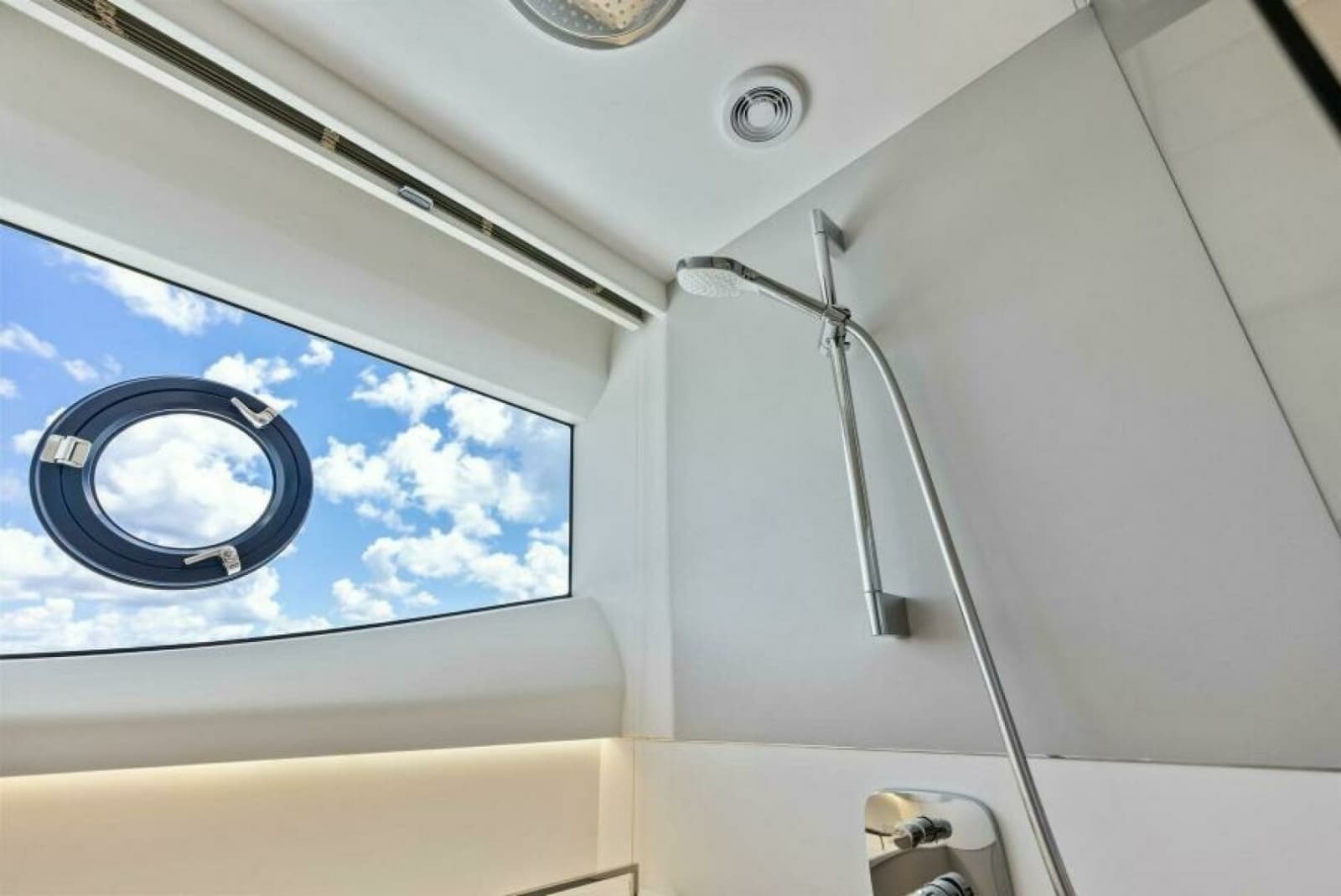 2024 Princess Y72 Motor Yacht - Photo 35