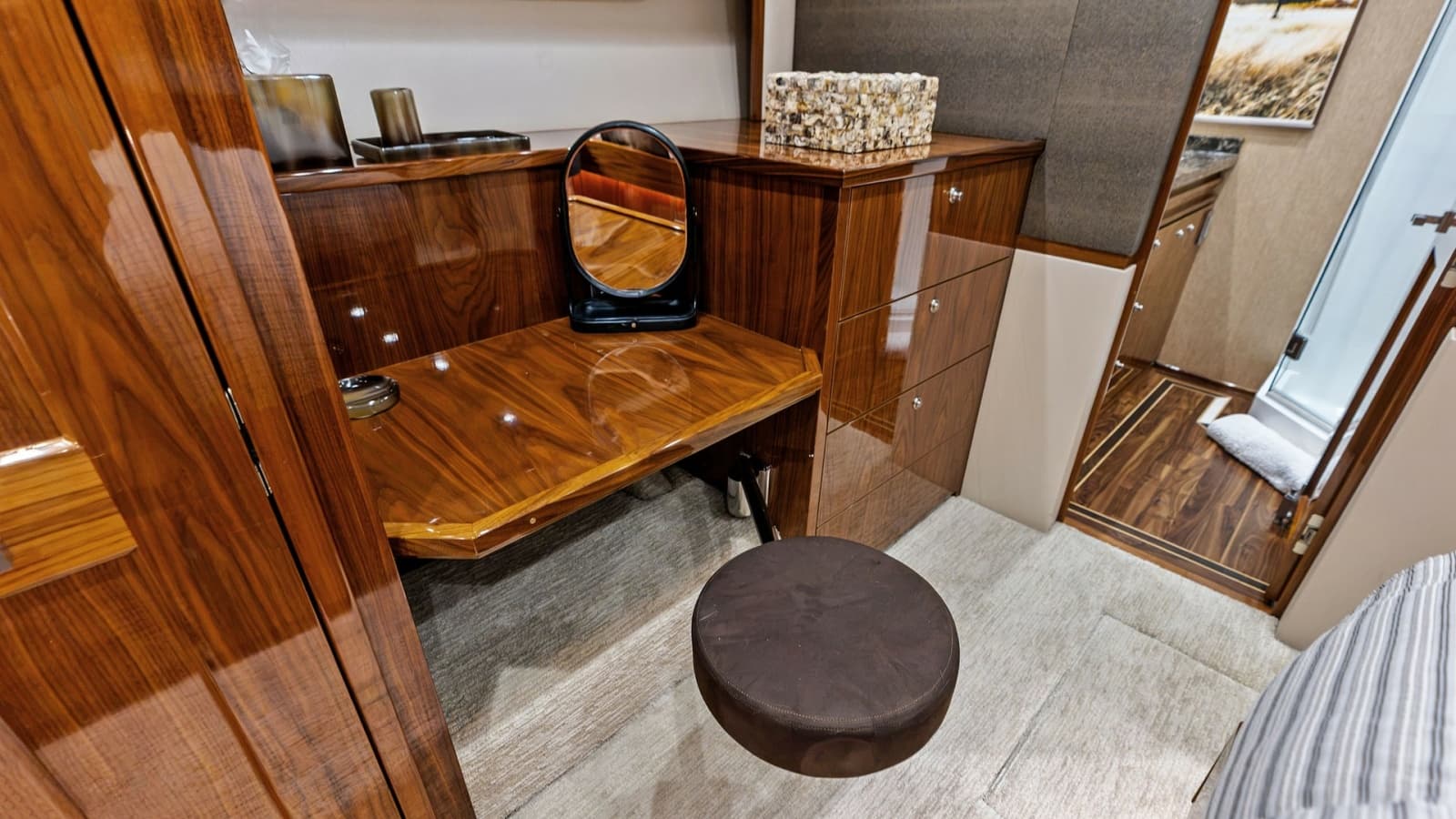 2017 Viking 80 Convertible - Photo 24