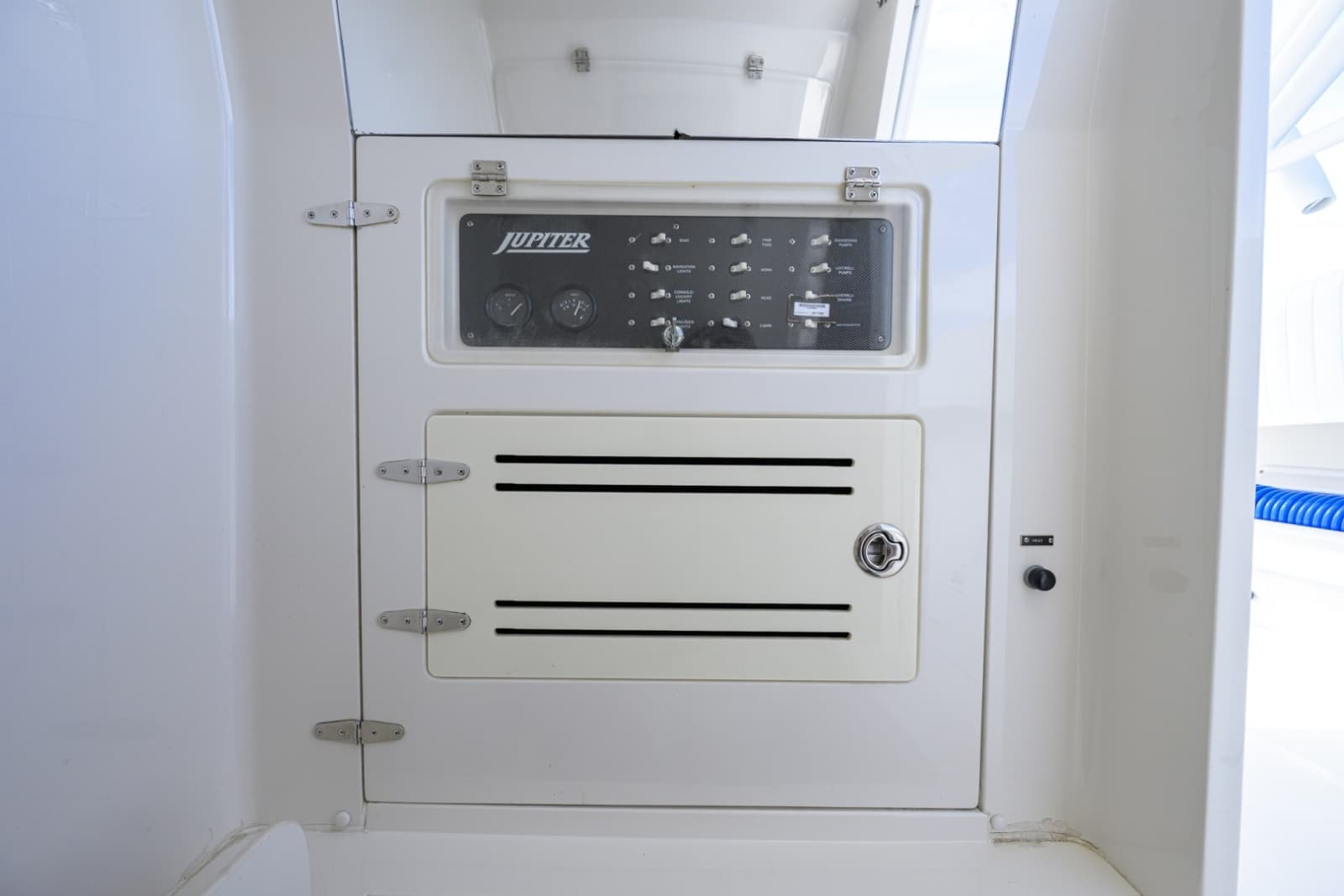 2003 Jupiter 31 Cuddy - Photo 15