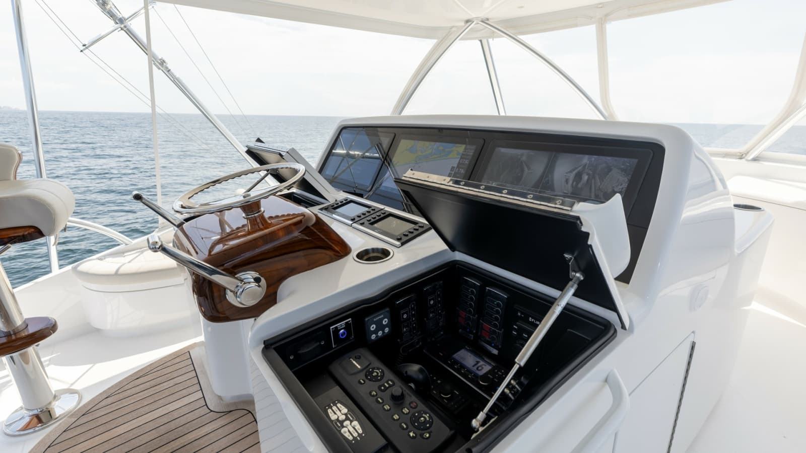 2025 Viking 74 Convertible - Photo 51