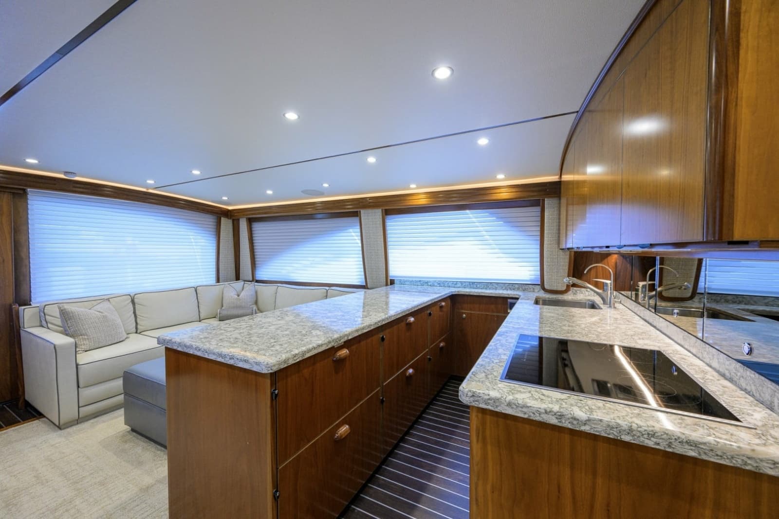 2021 Viking 58 Convertible - Photo 6