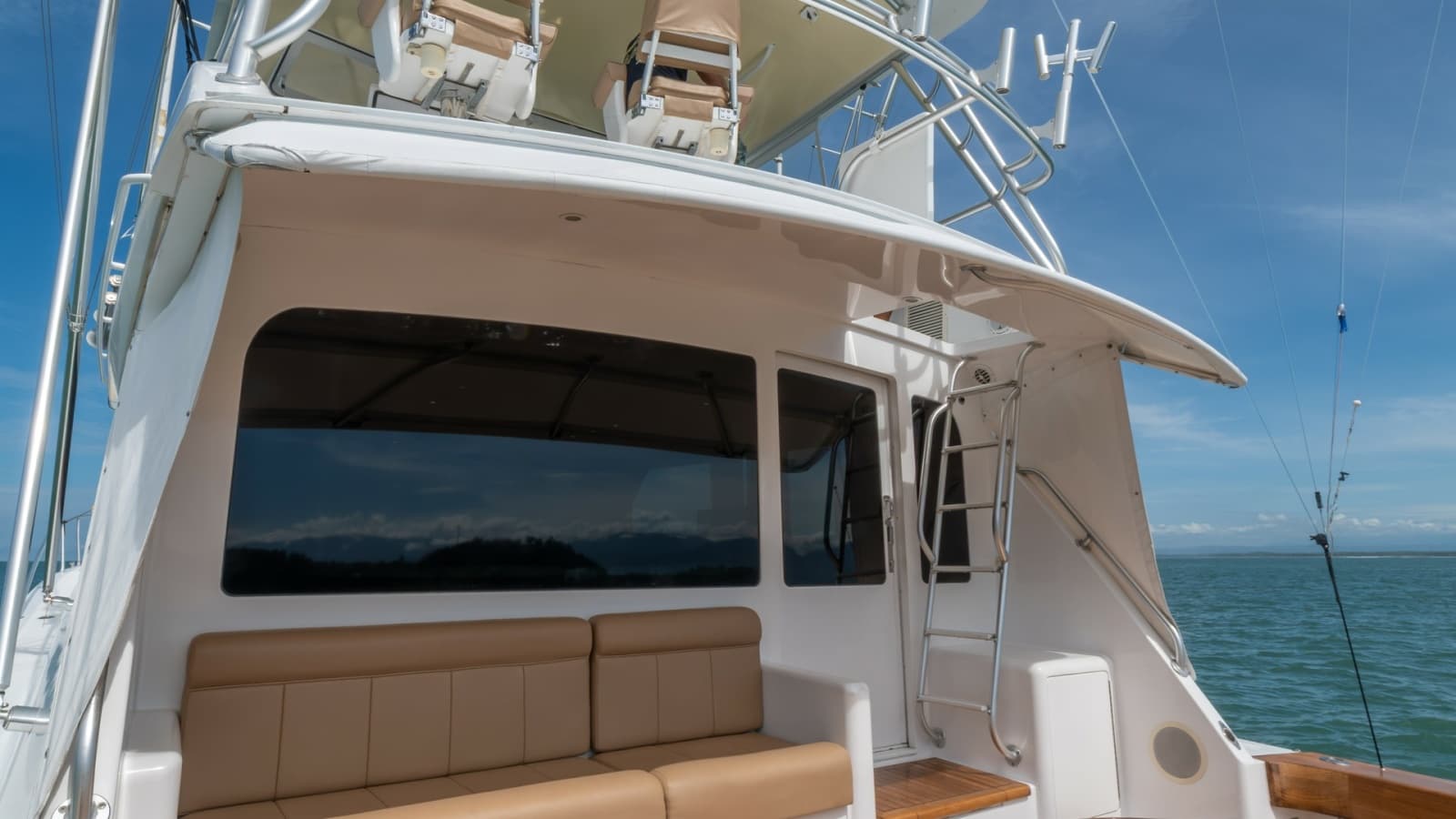 2002 Viking 61 Convertible - Photo 44