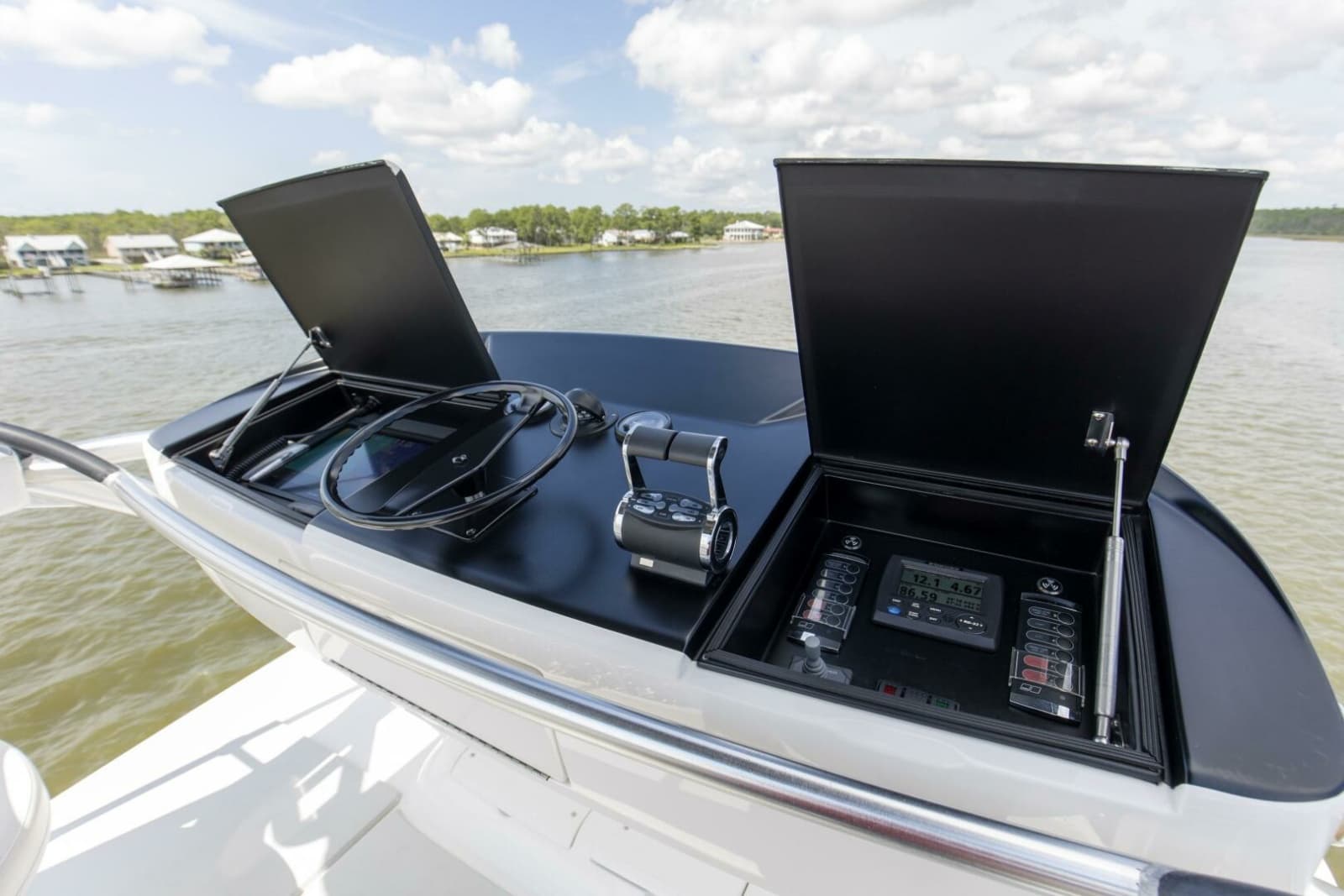 2016 Viking 92 Enclosed Bridge - Photo 56