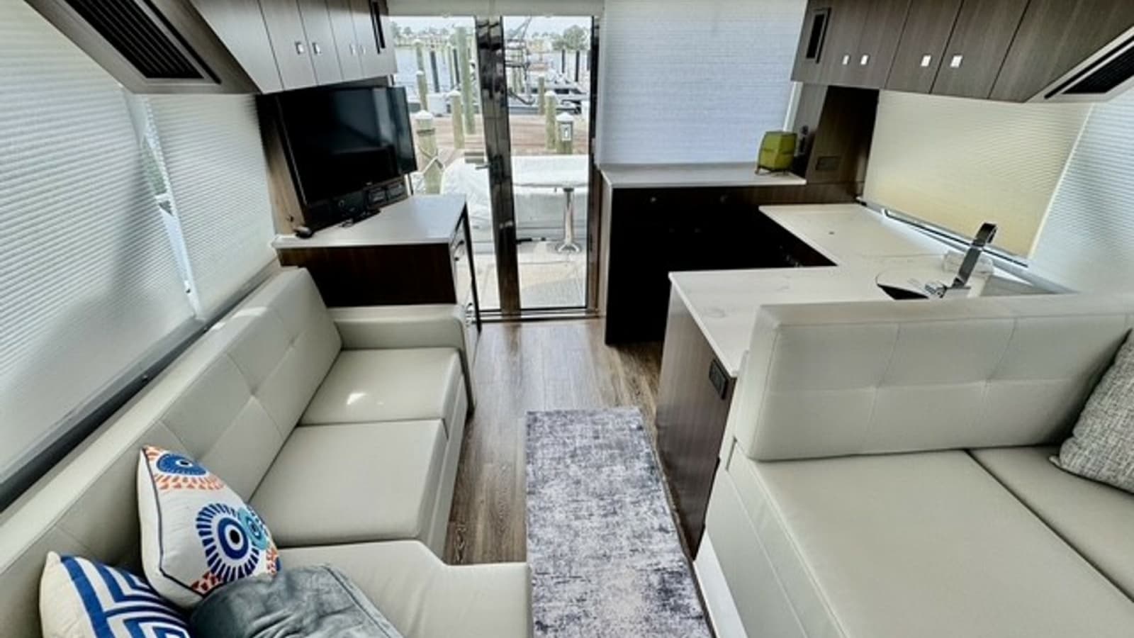 2023 Cruisers Yachts 50 Cantius - Photo 5