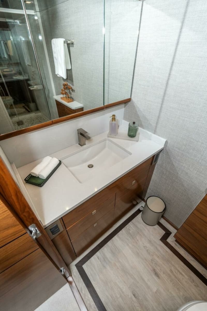2025 Viking 90C - Photo 38