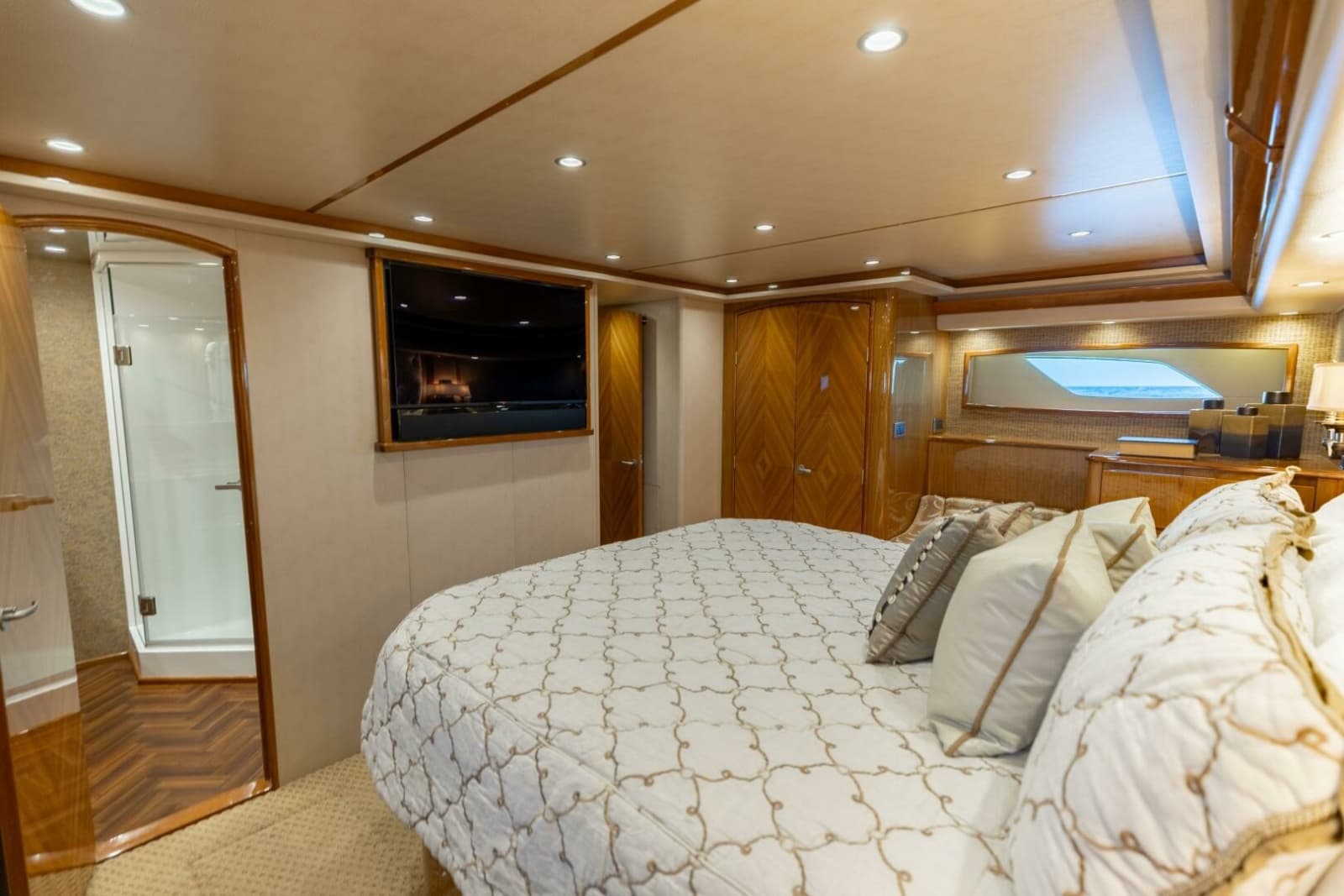 2013 Viking 76 Convertible - Photo 29