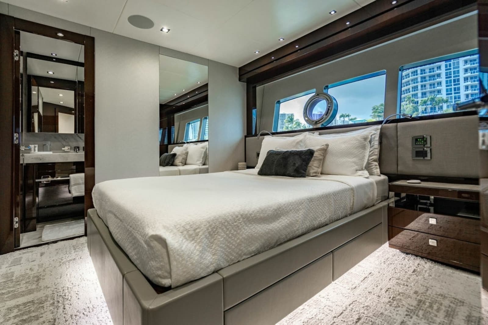2019 Sunseeker 95 Motor Yacht - Photo 68