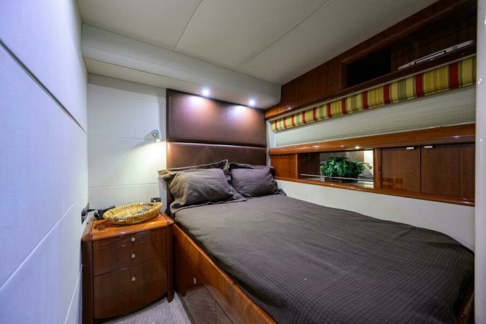 2007 Lazzara Yachts 80 Enclosed - Photo 22