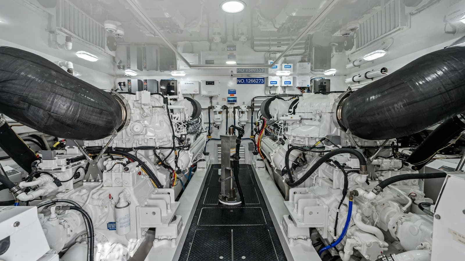 2016 Viking 80 Enclosed Bridge - Photo 115