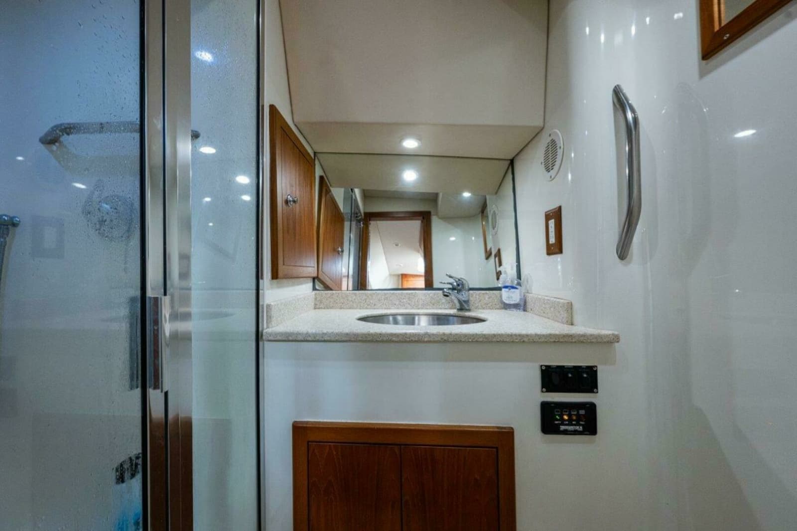 2007 Albemarle 36 Express - Photo 21
