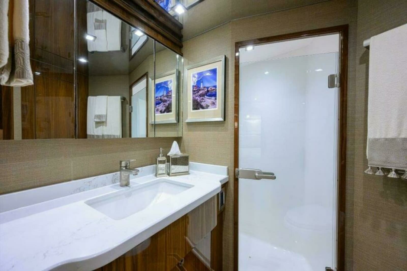 2020 Viking 72 Convertible - Photo 16