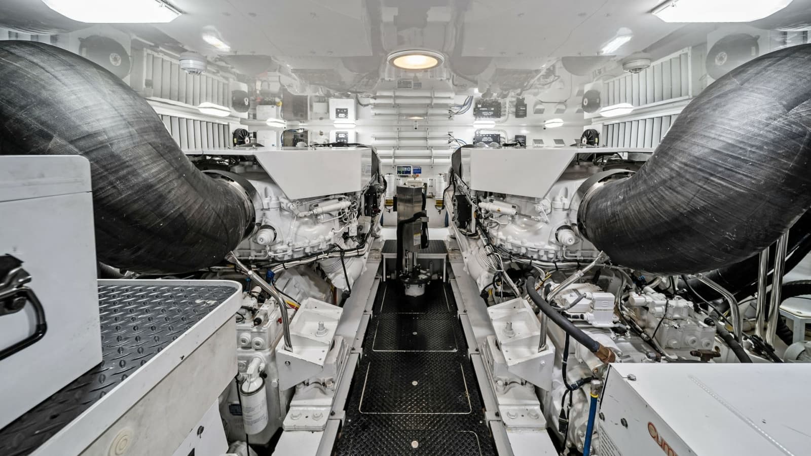 2015 Viking 70 Convertible  - Photo 65