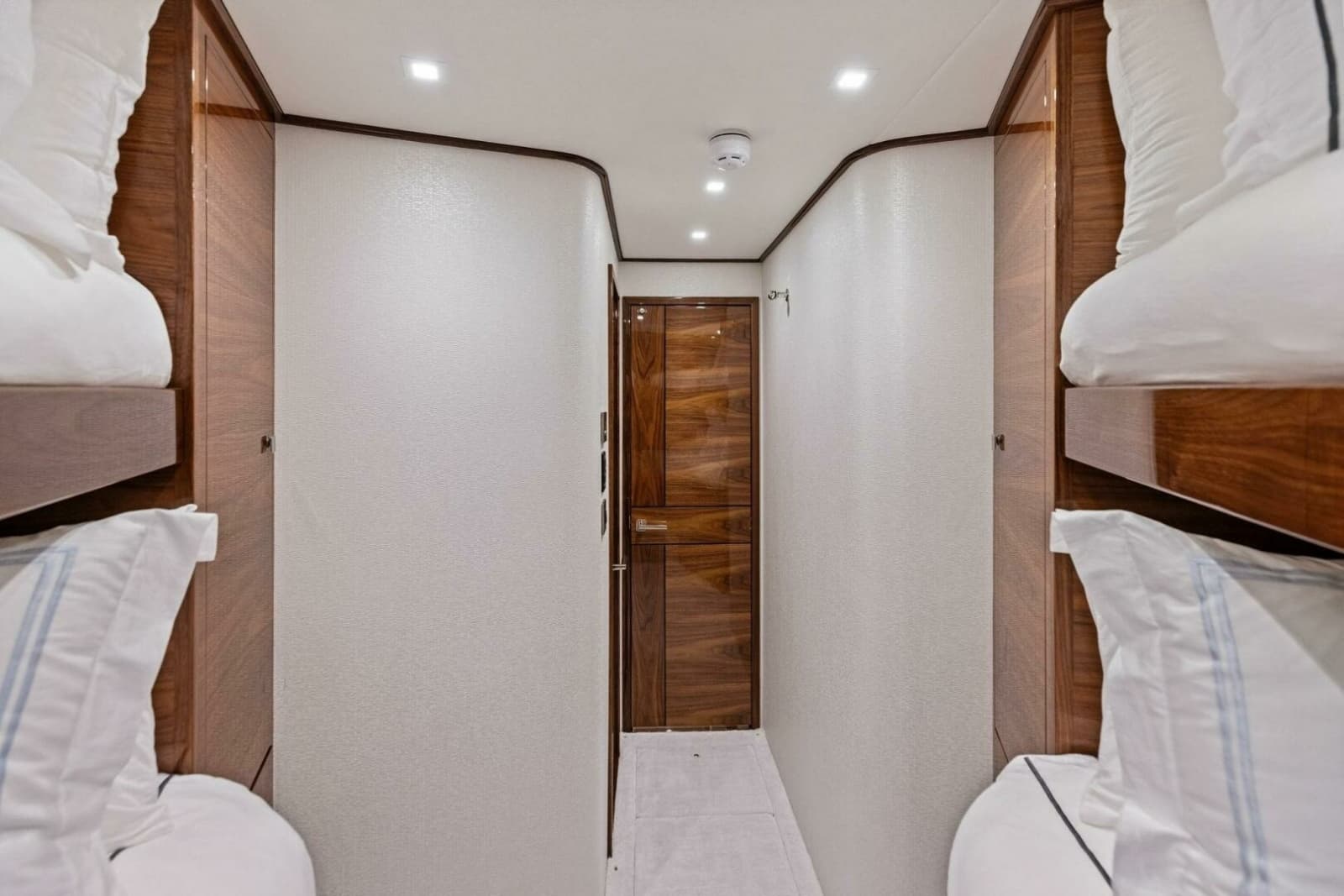 2026 Viking 82 Convertible - Photo 155
