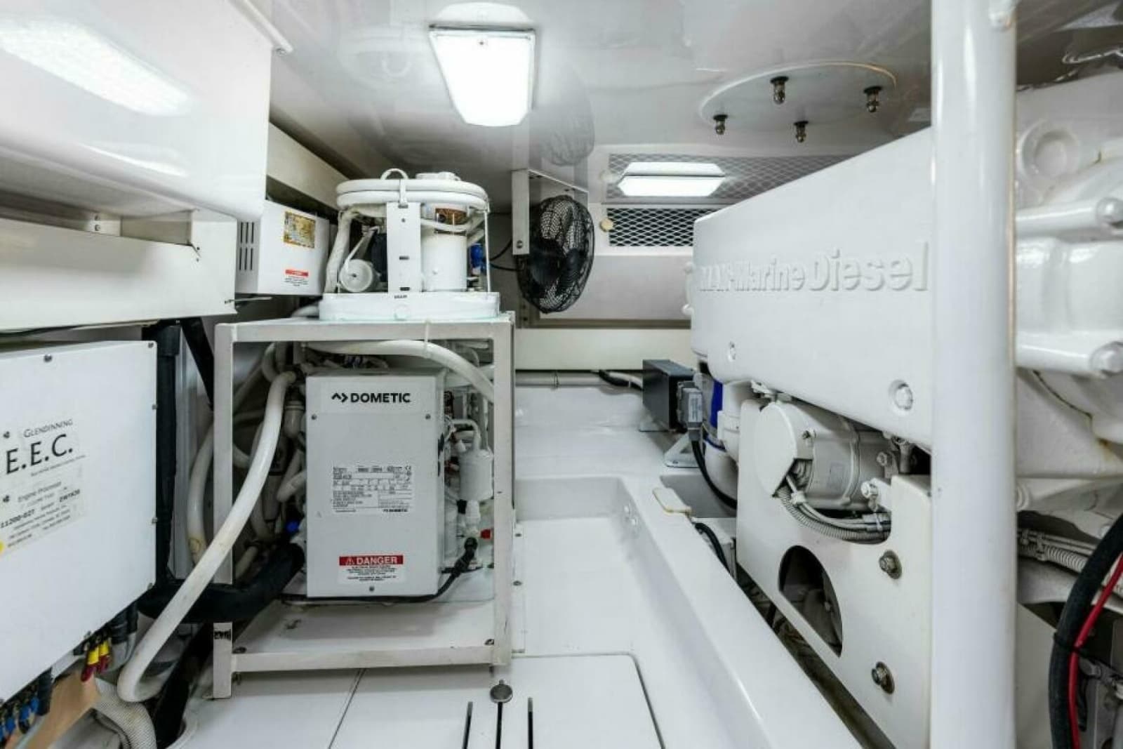 2003 Viking 48 Convertible - Photo 41