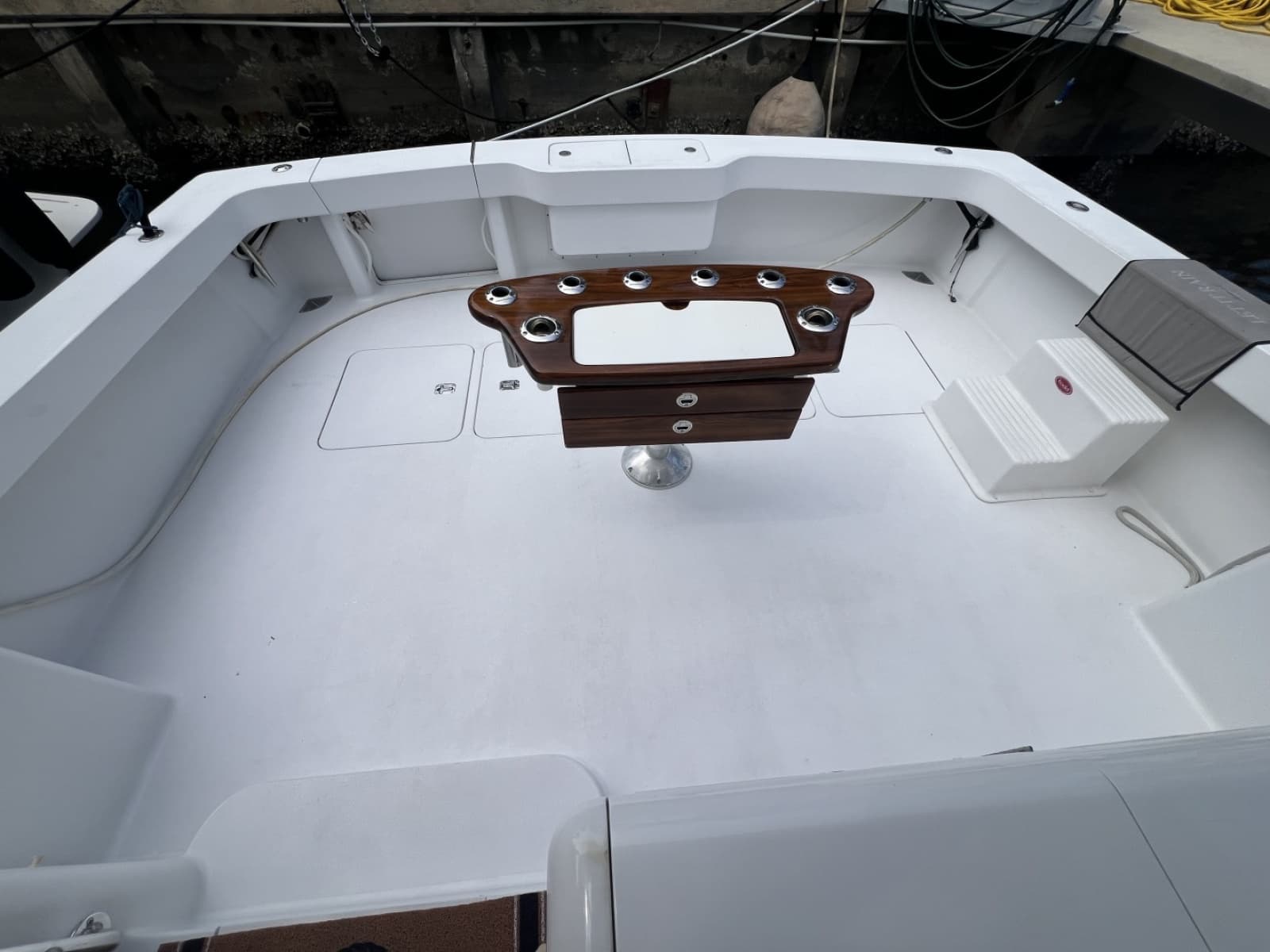2003 Viking 52 Convertible - Photo 8