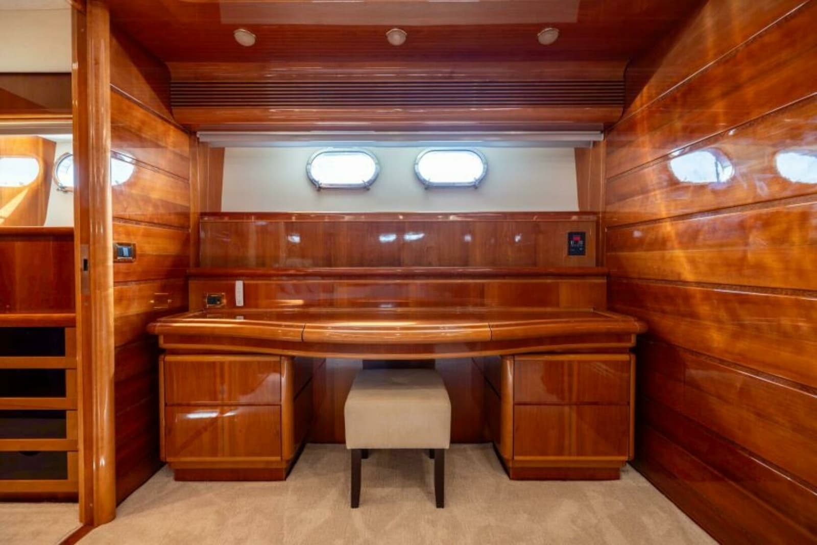 2001 Ferretti Yachts 94 Raised Pilothouse - Photo 13