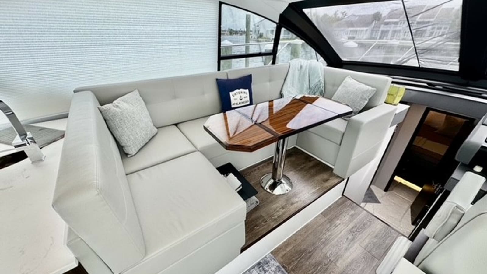 2023 Cruisers Yachts 50 Cantius - Photo 12