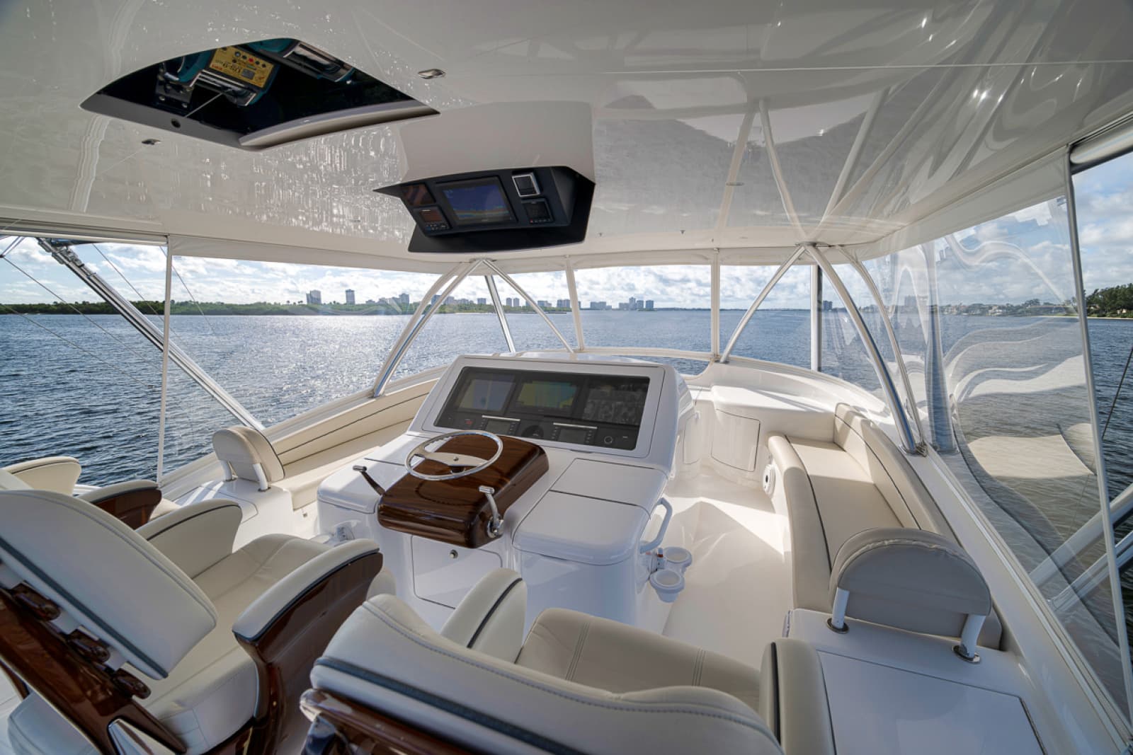 2020 Viking 68 Convertible - Photo 34