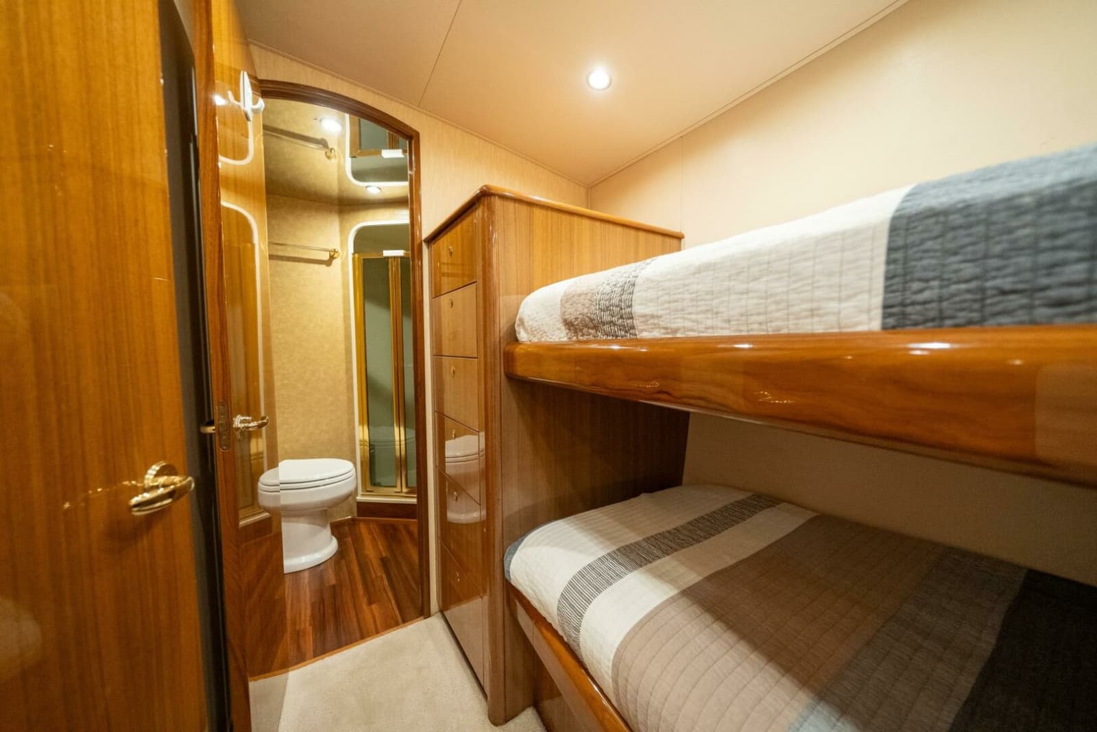 2006 Viking 68 Convertible - Photo 49